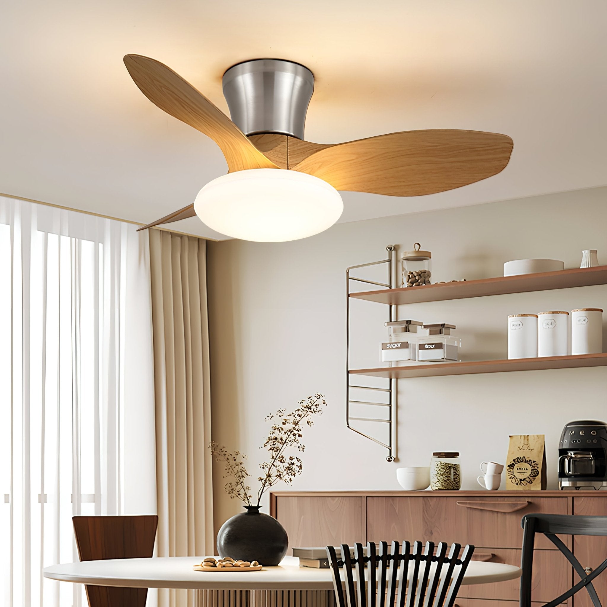Plafonnier ventilateur Velora moderne en bois, détail de la finition noyer