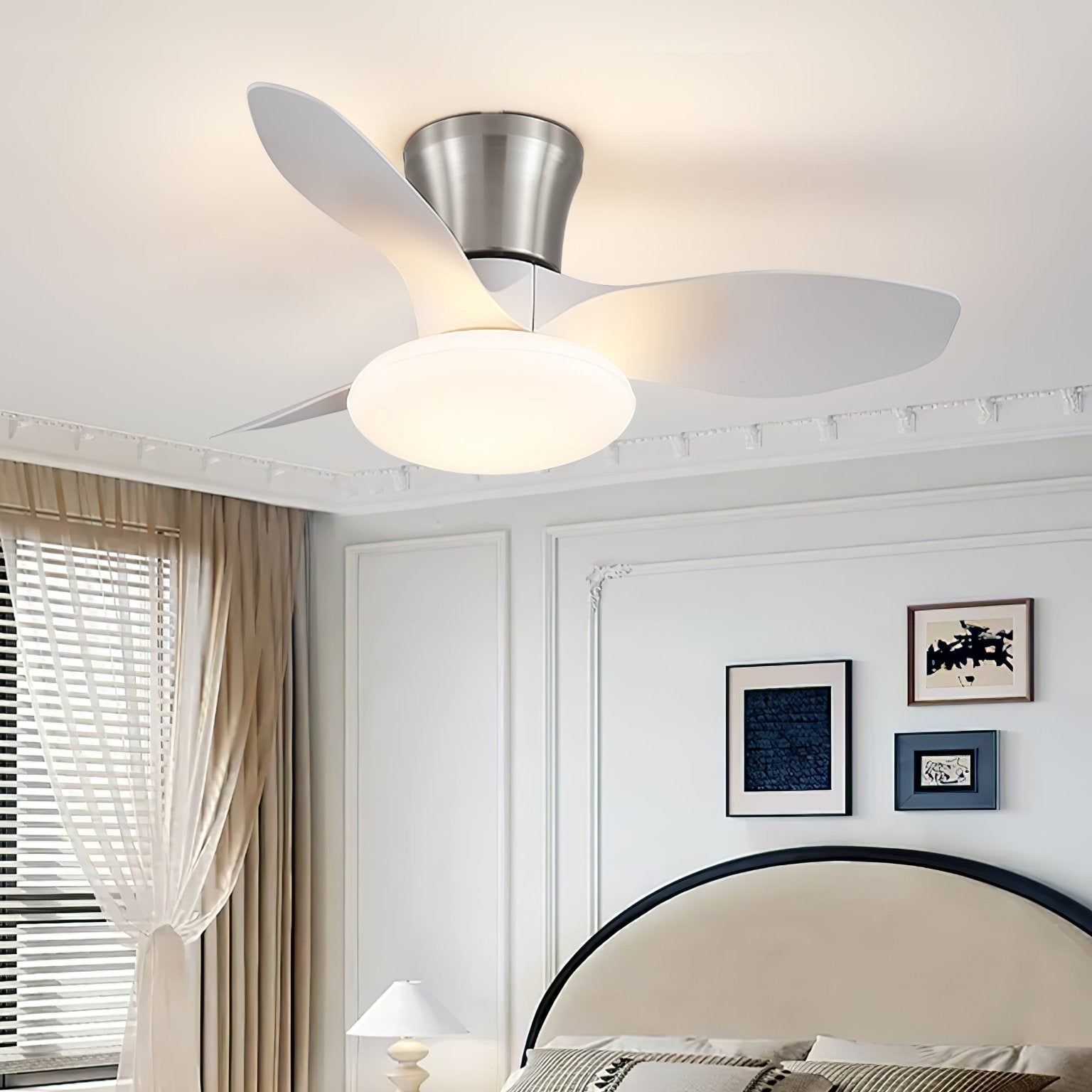 Plafonnier ventilateur Velora moderne en bois, illustration des réglages d'éclairage