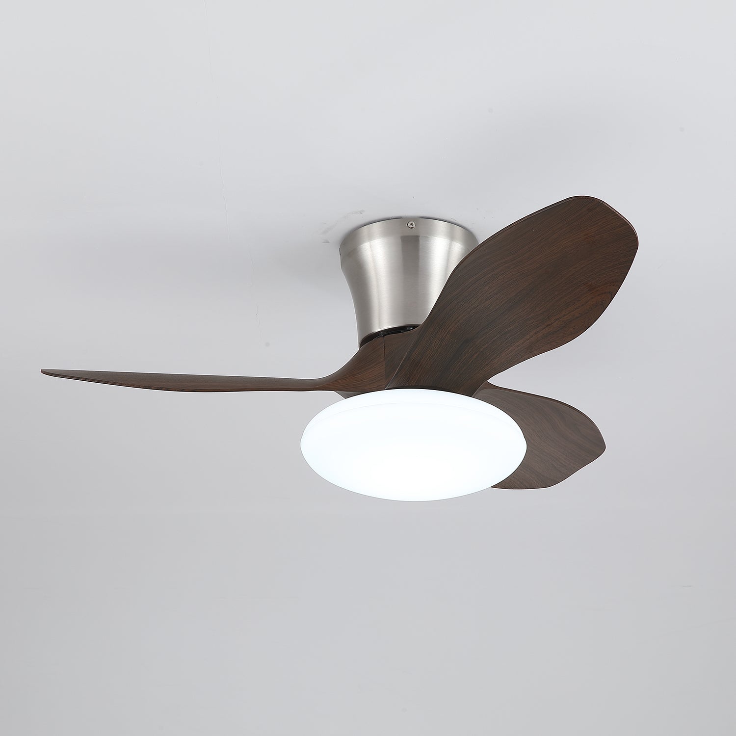 Plafonnier ventilateur Velora moderne en bois, vue de profil