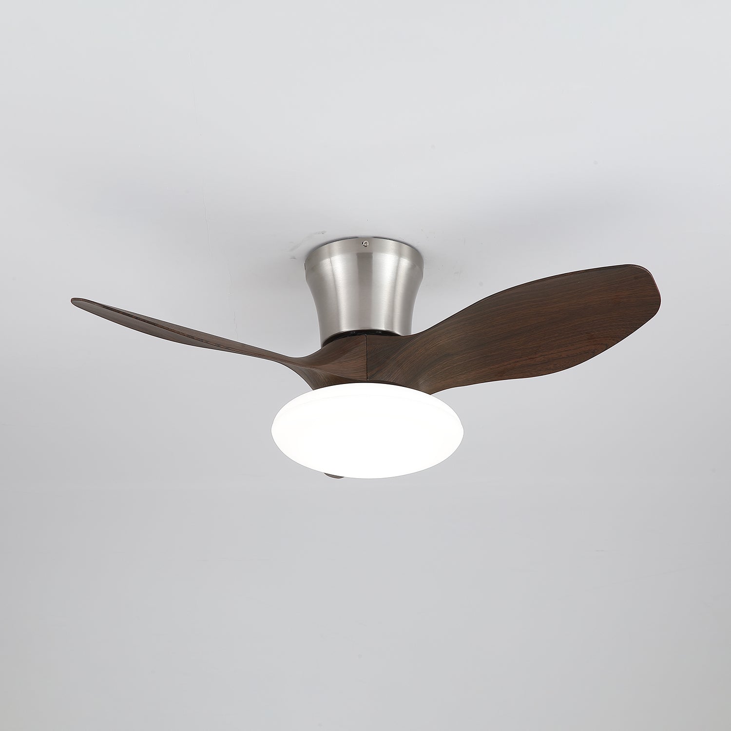 Plafonnier ventilateur Velora moderne en bois, vue de dessus des pales