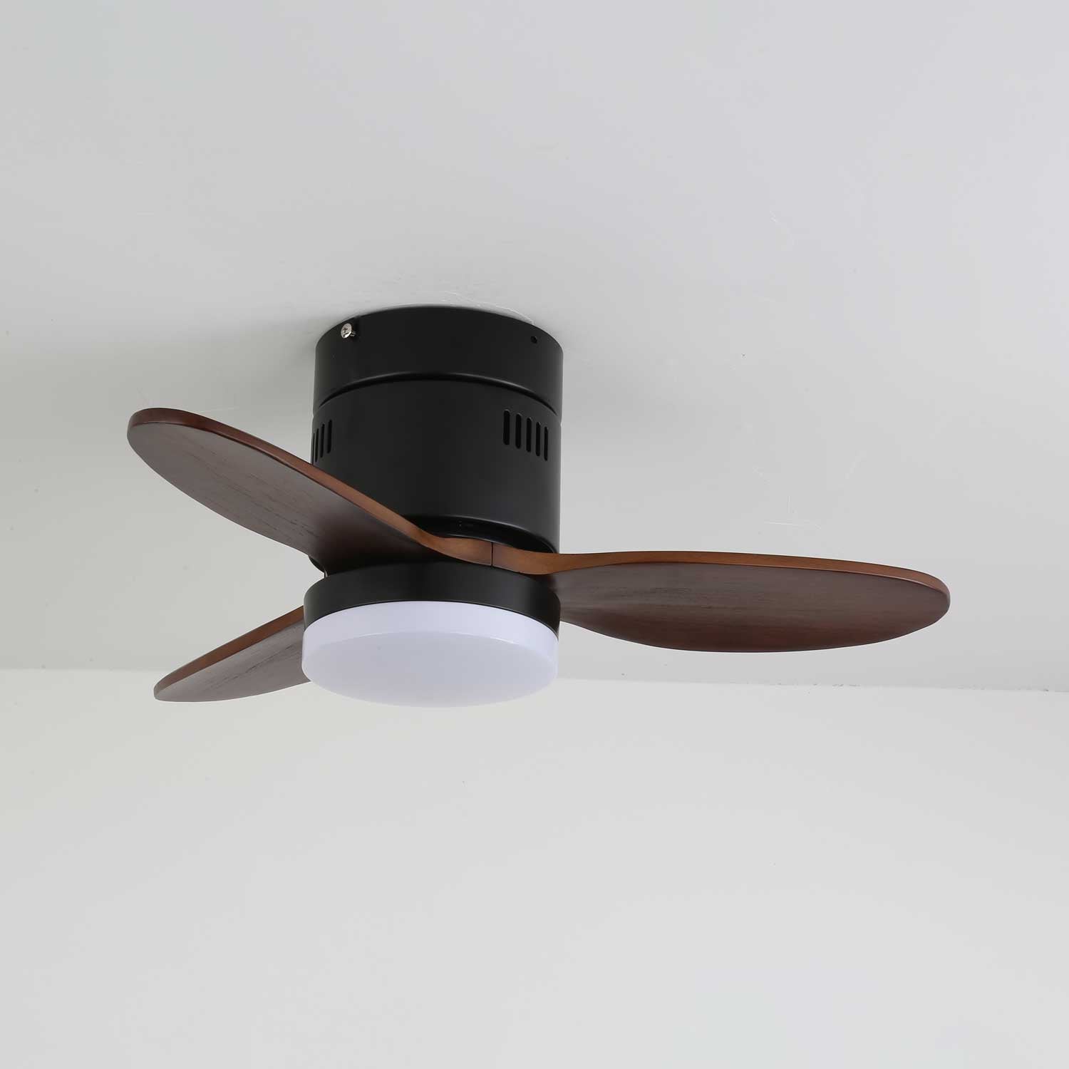 Ventilateur de plafond lumineux Eris minimaliste en bois, vue de dessus