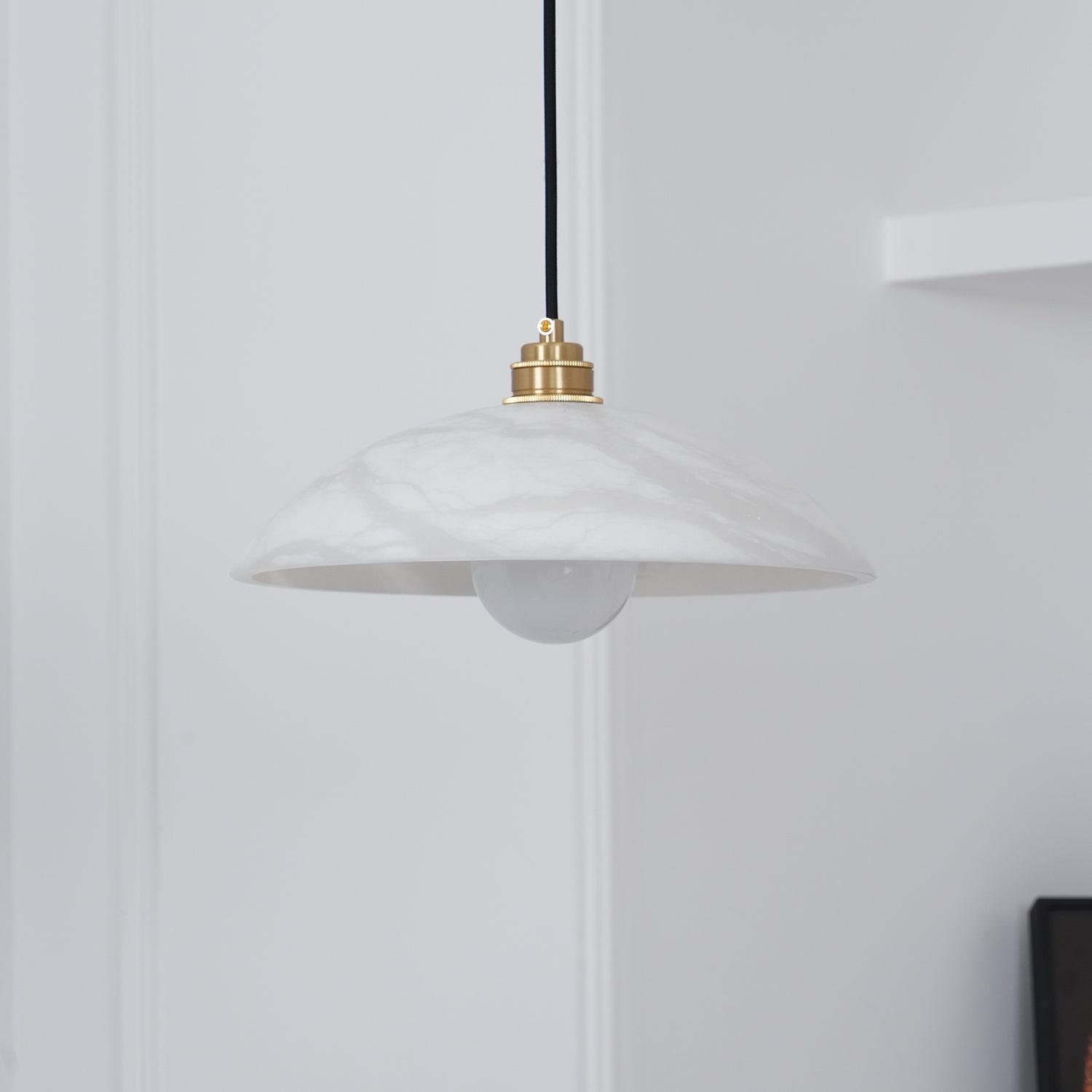 Delin Suspension Dôme en Albâtre & Laiton