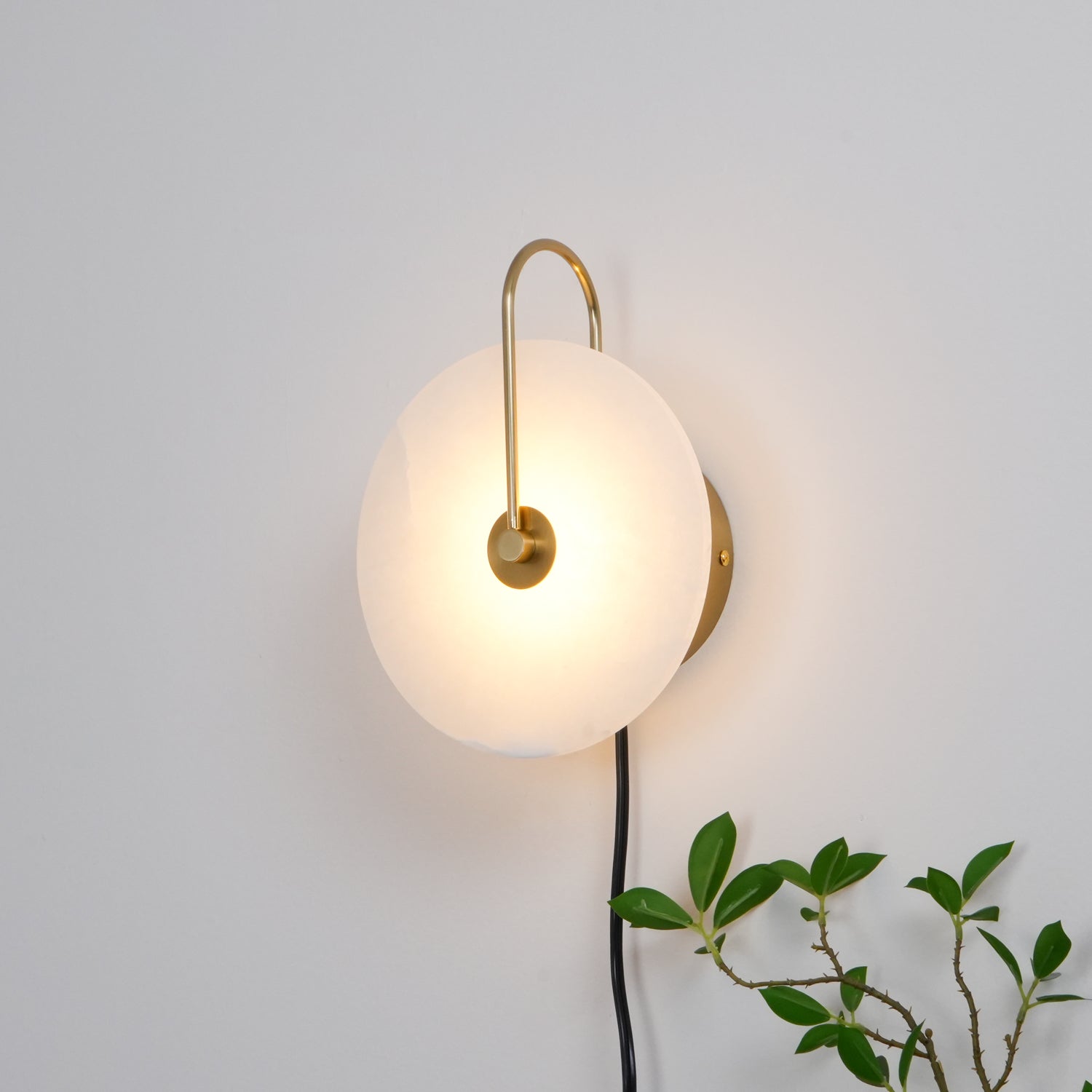Ceraeyra Alabaster Globe Wall Light - Neutralighting