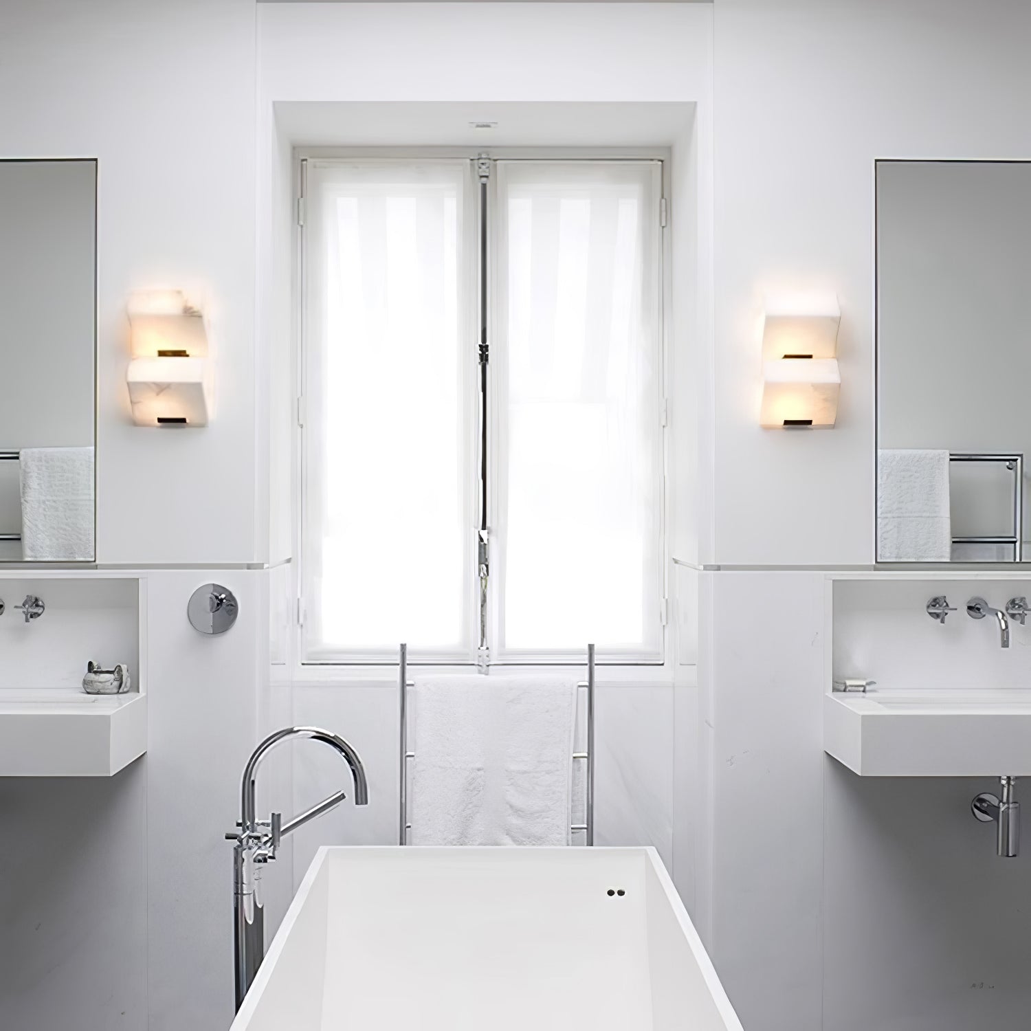 Dione Alabaster Wall Lamp - Neutralighting