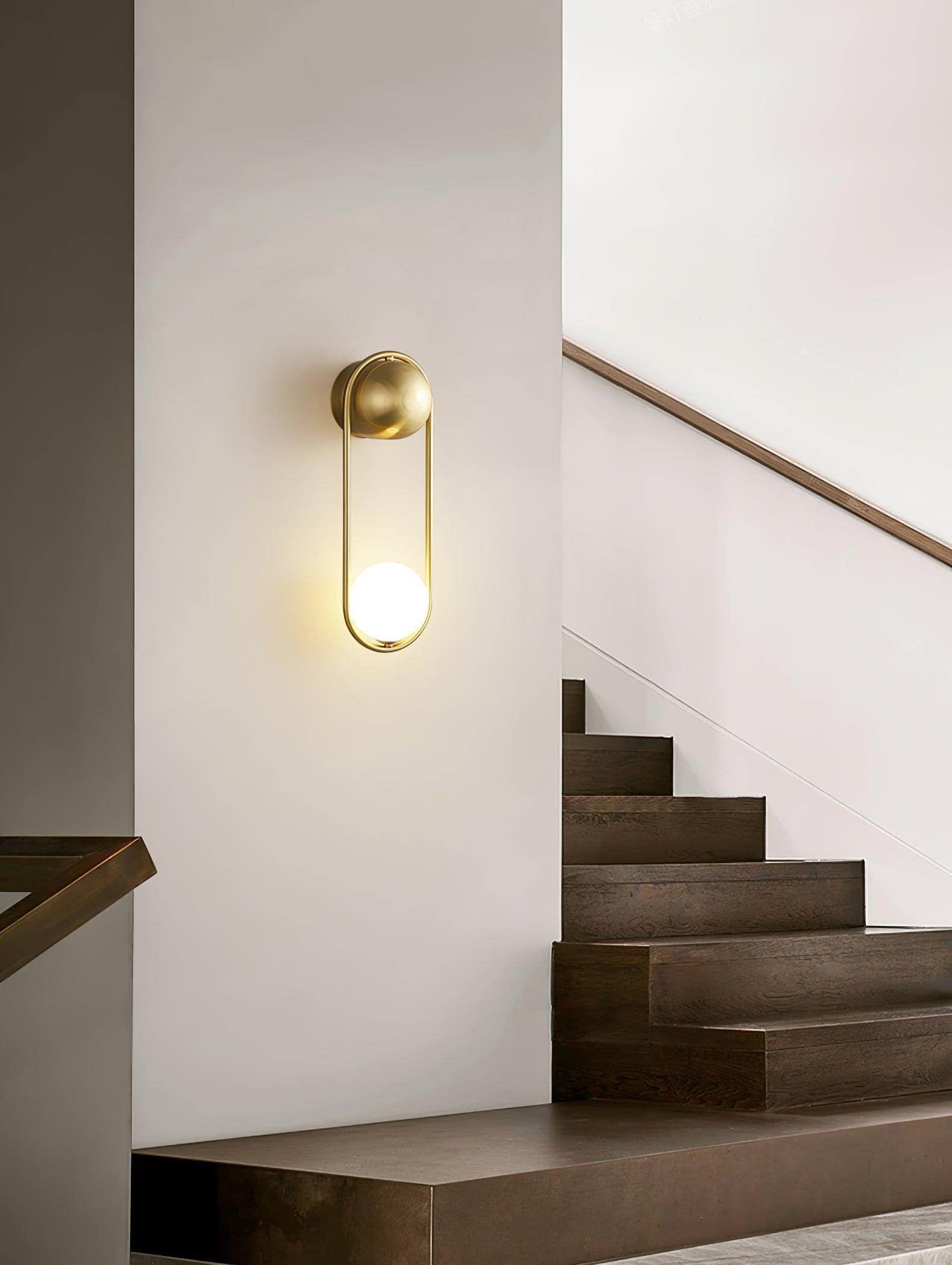 Virelli Applique Murale Cadre en Laiton en Forme de Boucle et Globe en Verre pour Art - Neutralighting