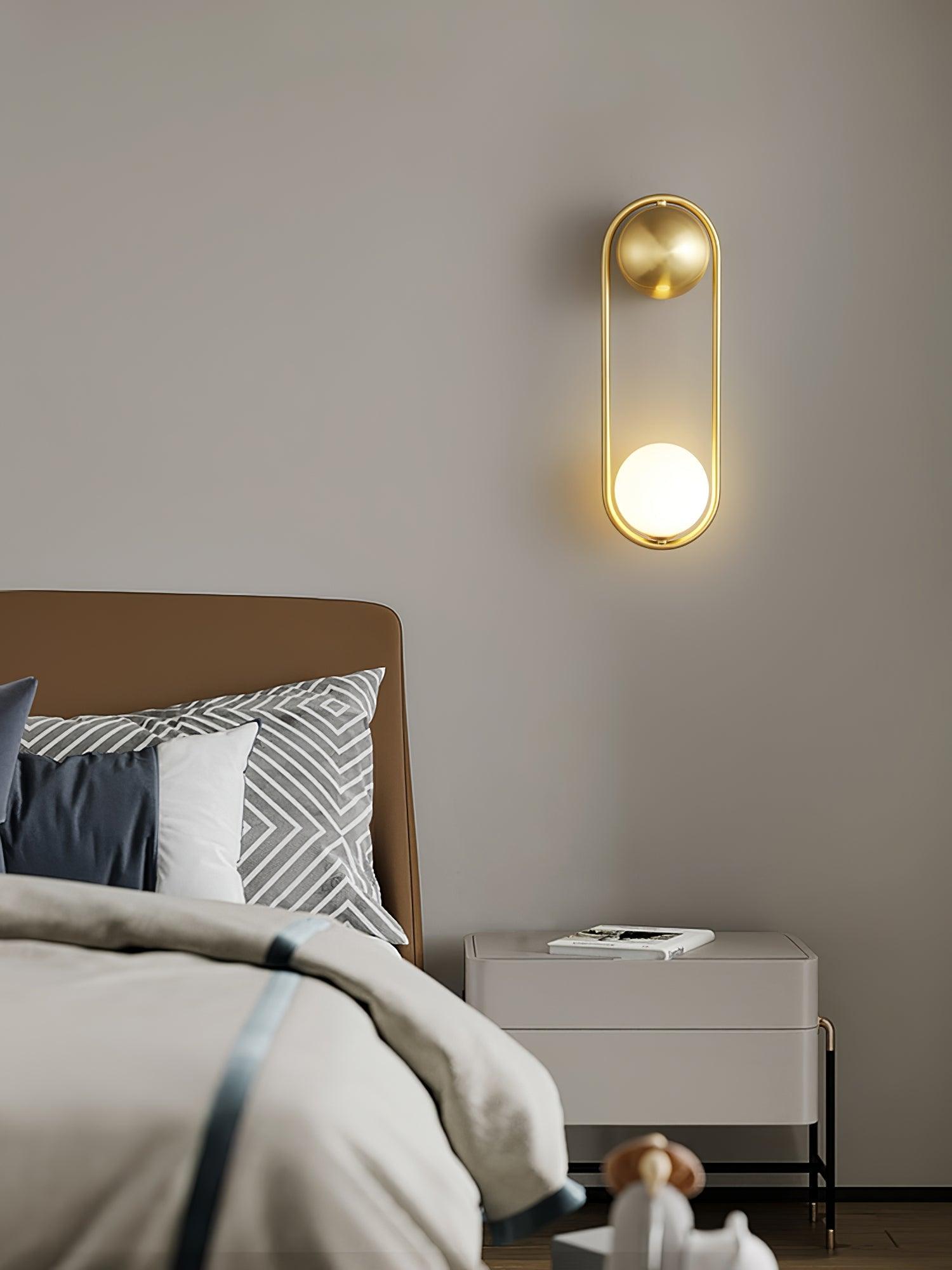 Virelli Applique Murale Cadre en Laiton en Forme de Boucle et Globe en Verre pour Art - Neutralighting