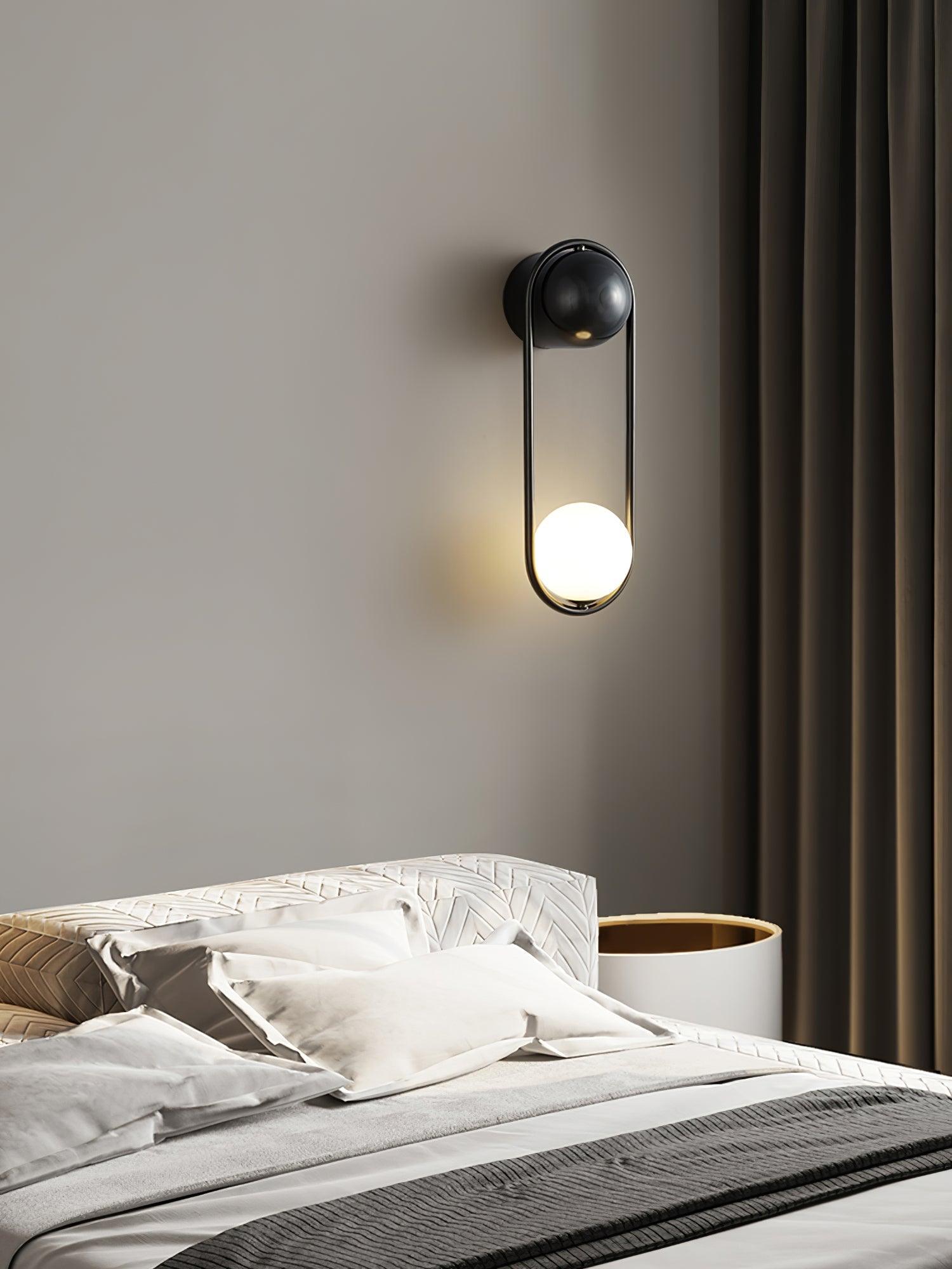 Virelli Applique Murale Cadre en Laiton en Forme de Boucle et Globe en Verre pour Art - Neutralighting