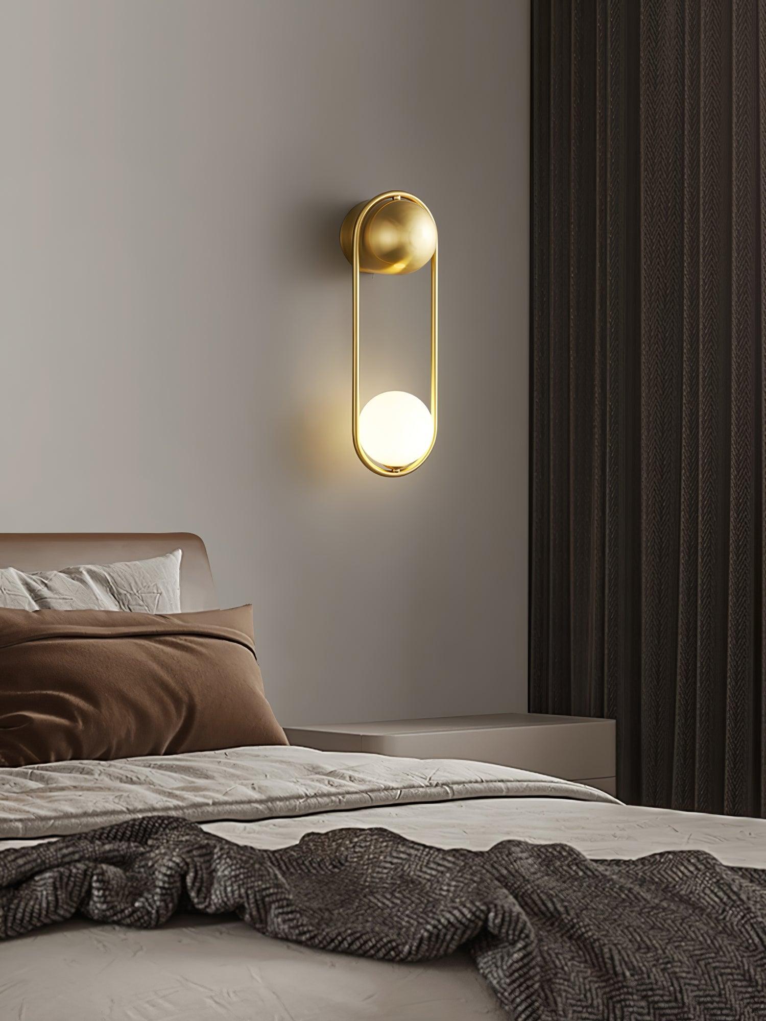 Virelli Applique Murale Cadre en Laiton en Forme de Boucle et Globe en Verre pour Art - Neutralighting