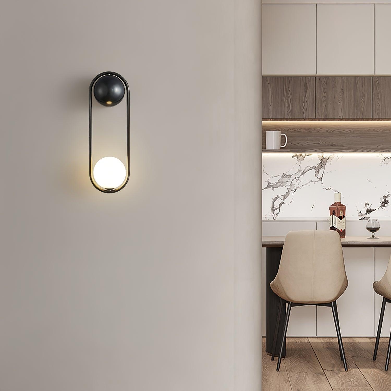 Virelli Applique Murale Cadre en Laiton en Forme de Boucle et Globe en Verre pour Art - Neutralighting