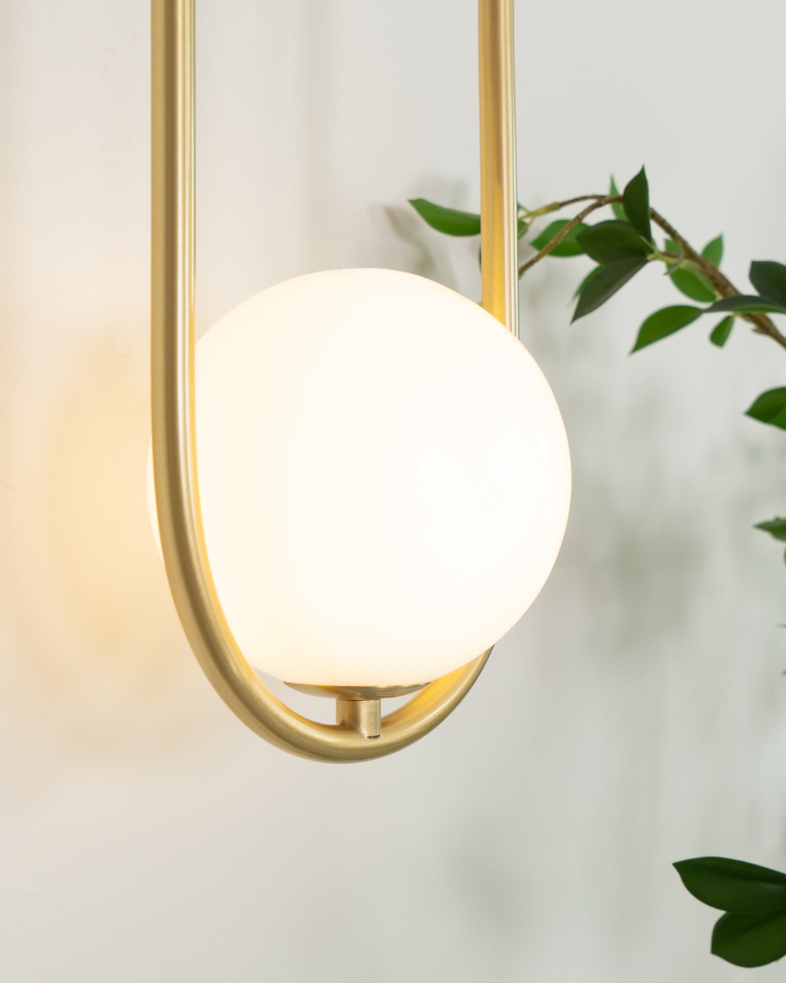 Virelli Applique Murale Cadre en Laiton en Forme de Boucle et Globe en Verre pour Art - Neutralighting