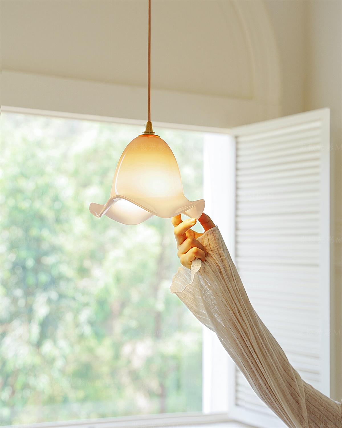 Aluna Pendant Lamp with Organic Curved Shade - Letslighting