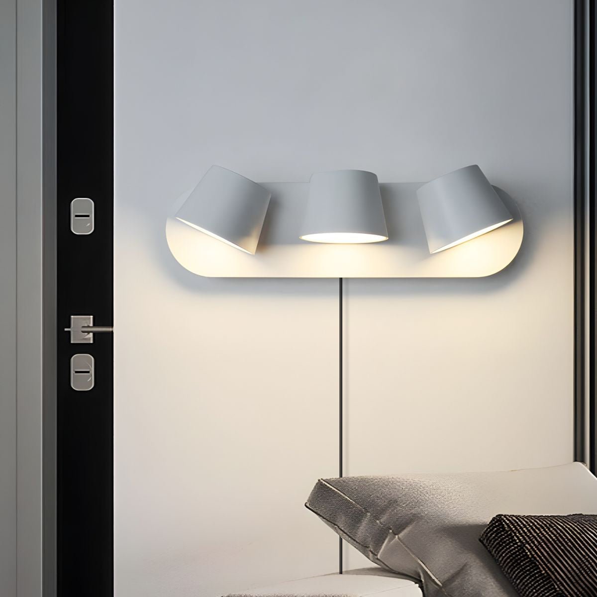 Aurlaeir Adjustable Plug-in Wall Lamp - Neutralighting