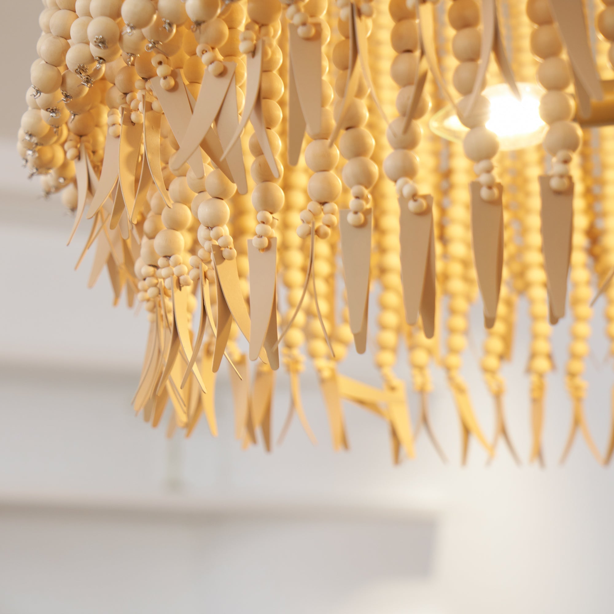 Odette Lustre en Bois et Perles de Noix de Coco
