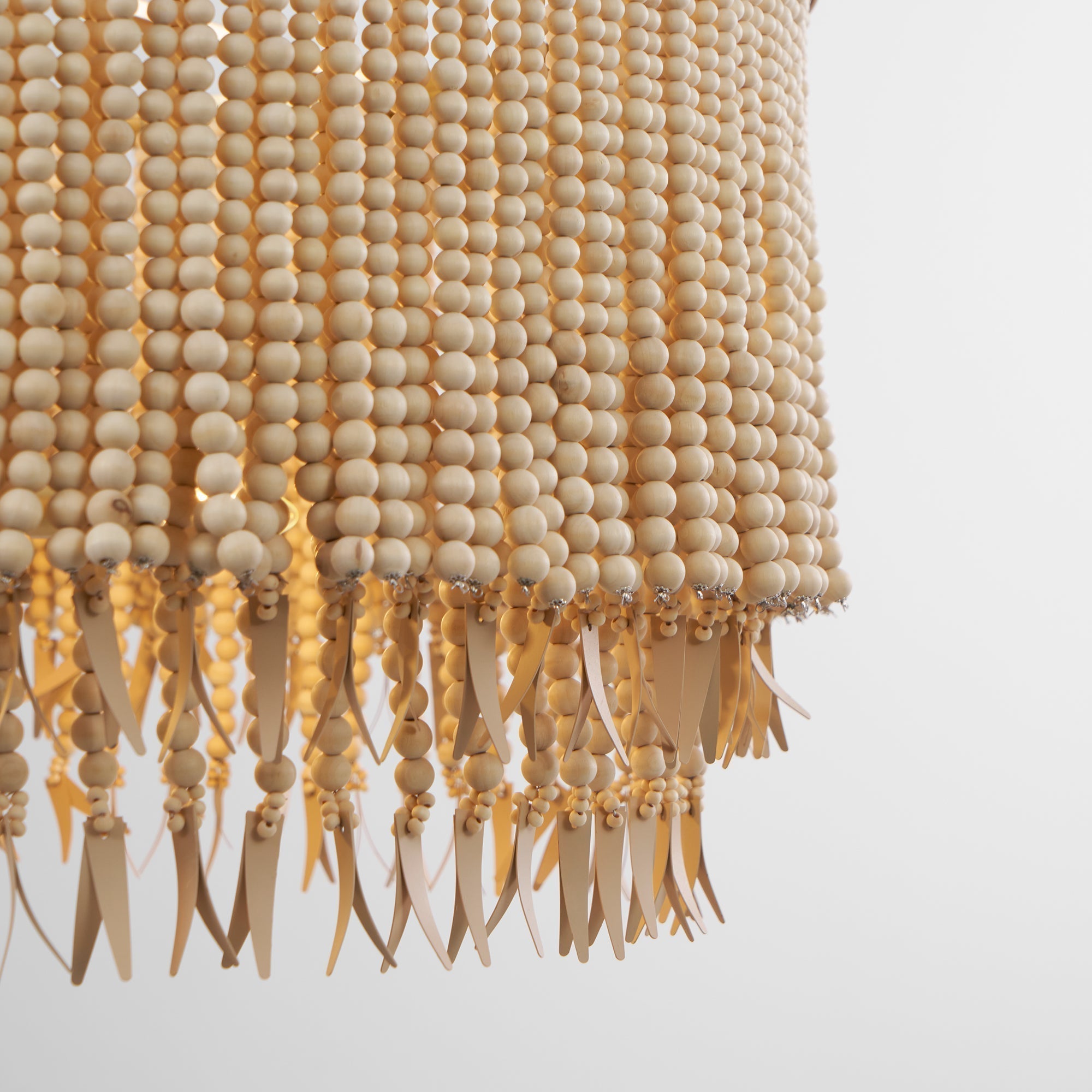 Odette Lustre en Bois et Perles de Noix de Coco