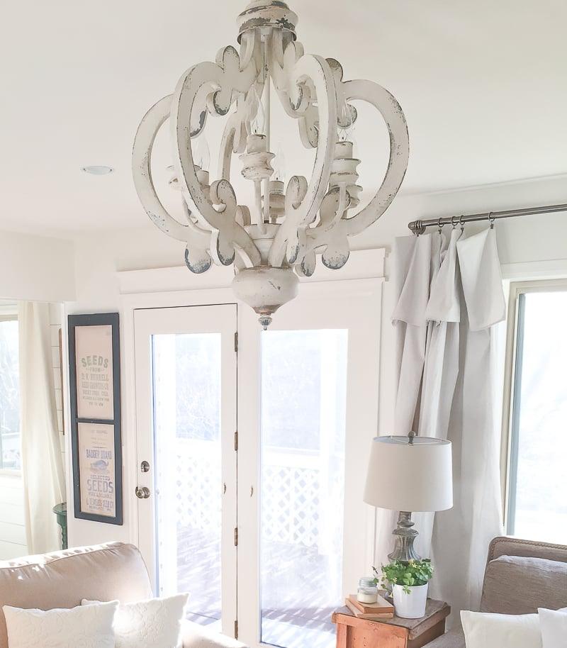 Antique White Style Chandelier - Blowlighting