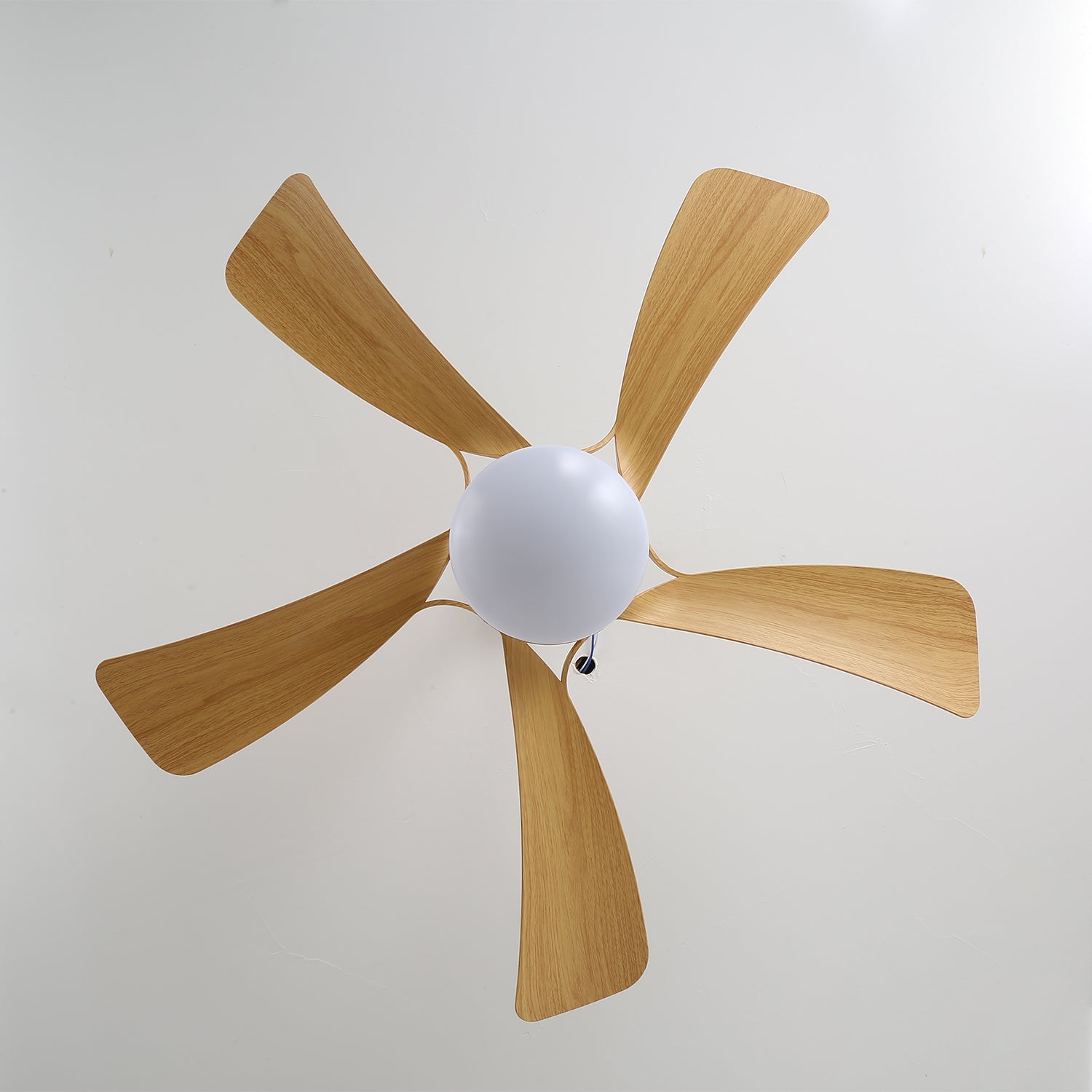 Plafonnier Ventilateur Sylven Moderne en Bois, démontrant le flux d'air