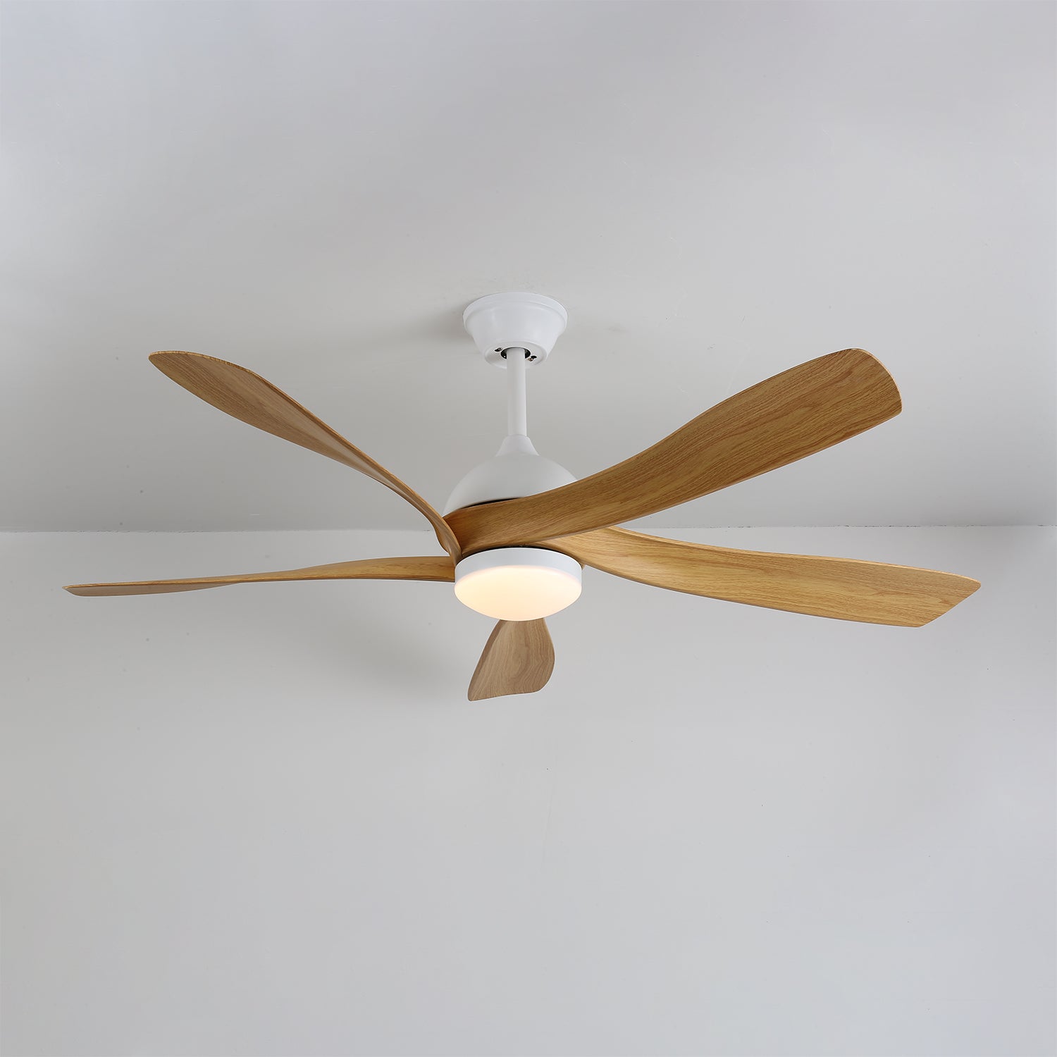 Plafonnier Ventilateur Sylven Moderne en Bois avec corps blanc et pales en bois