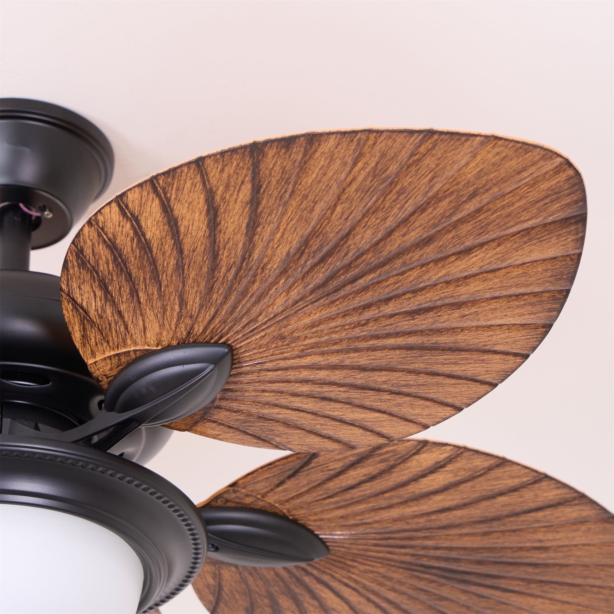 Plafonnier ventilateur Virel en bois tropical, design élégant