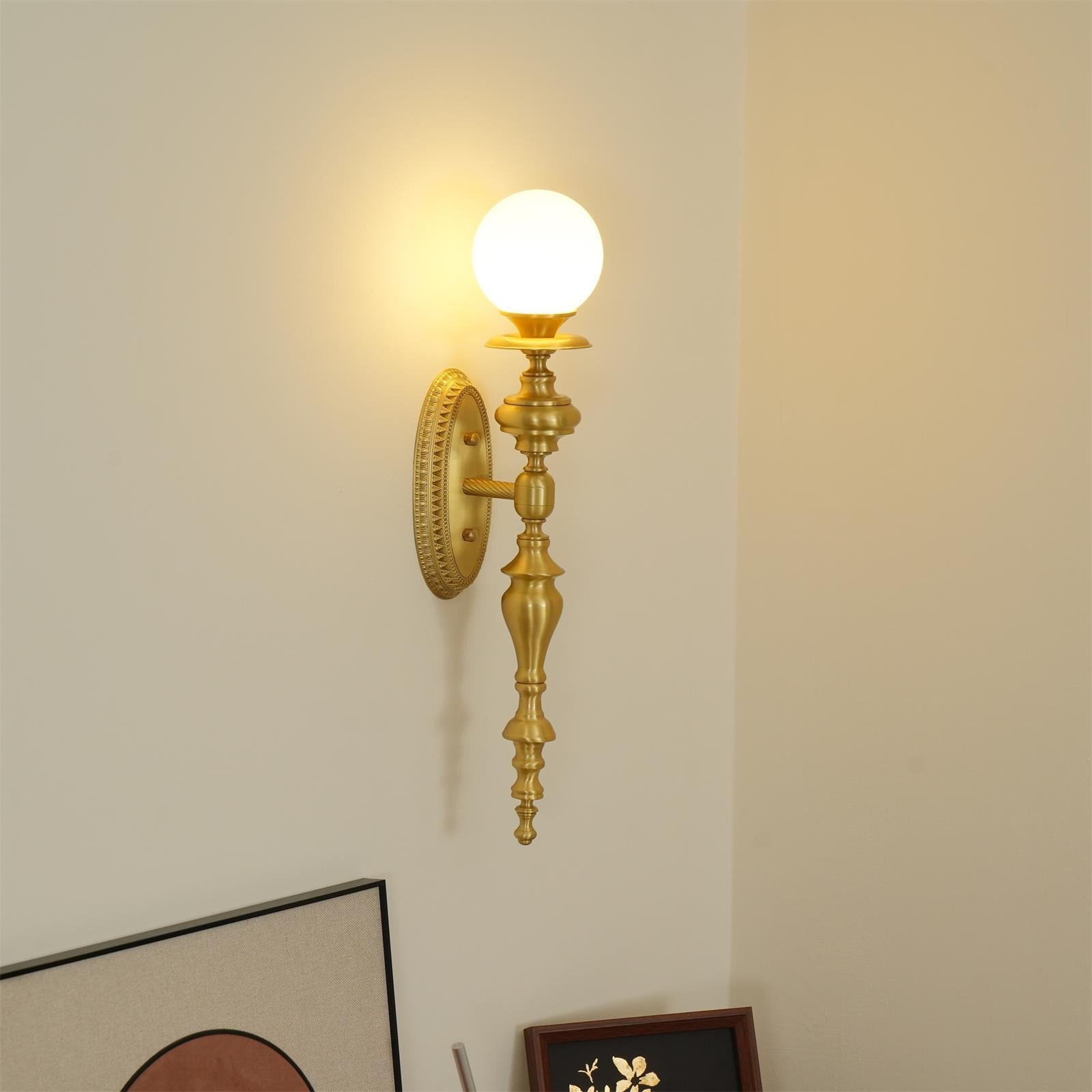 Nara Applique Murale Classique Élégante en Laiton - Neutralighting