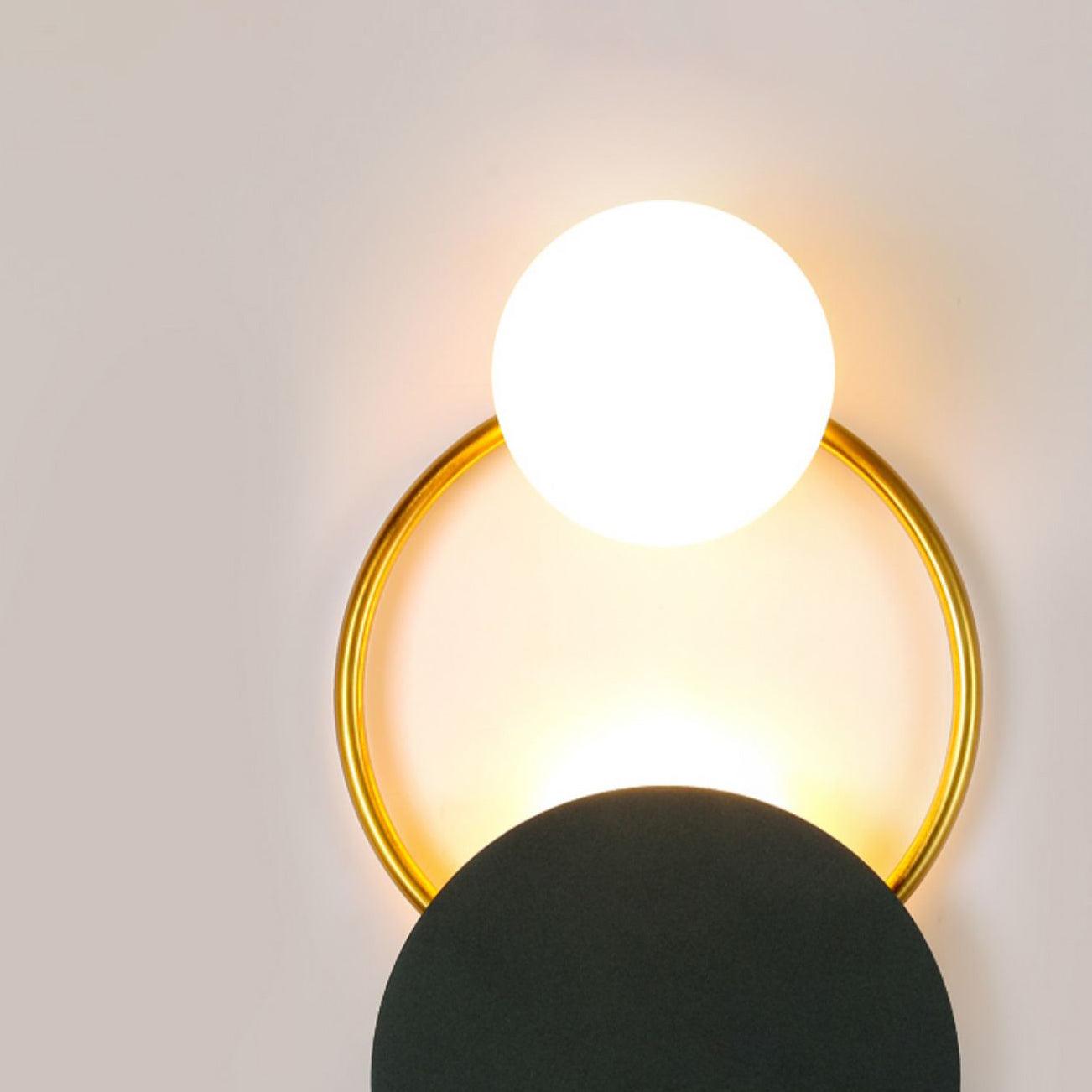 Arisha Applique Murale LED Moderne à Triple Anneau, Métal/Verre, Noir/Or, Chambre à Coucher - Neutralighting