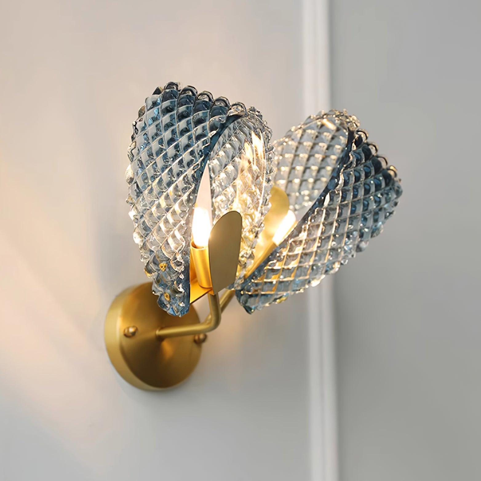 Aira Applique Murale Bleue en Verre Nervuré avec Bras en Laiton, Style Chic et Glamour - Neutralighting