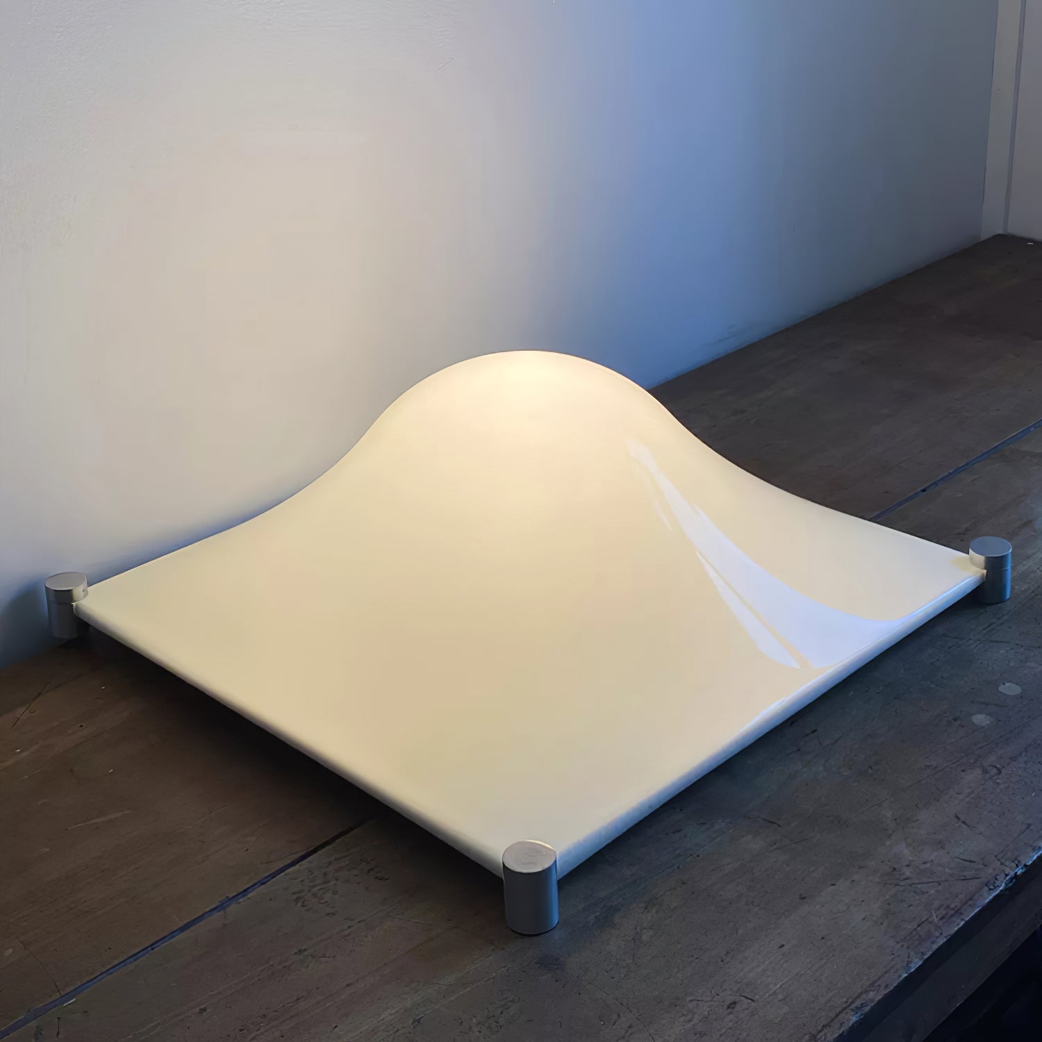 Bolla Plafonnier Courbe Triangle Abat-jour Minimaliste - Neutralighting