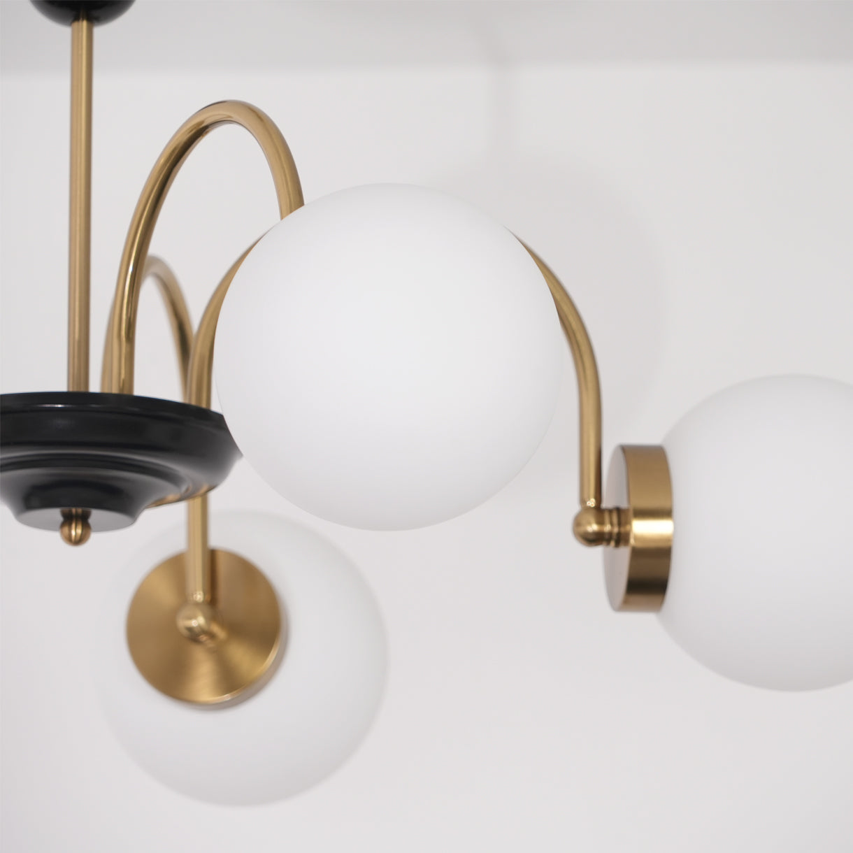 Lustra Chandelier Cadre en Tige et Blanc - Neutralighting