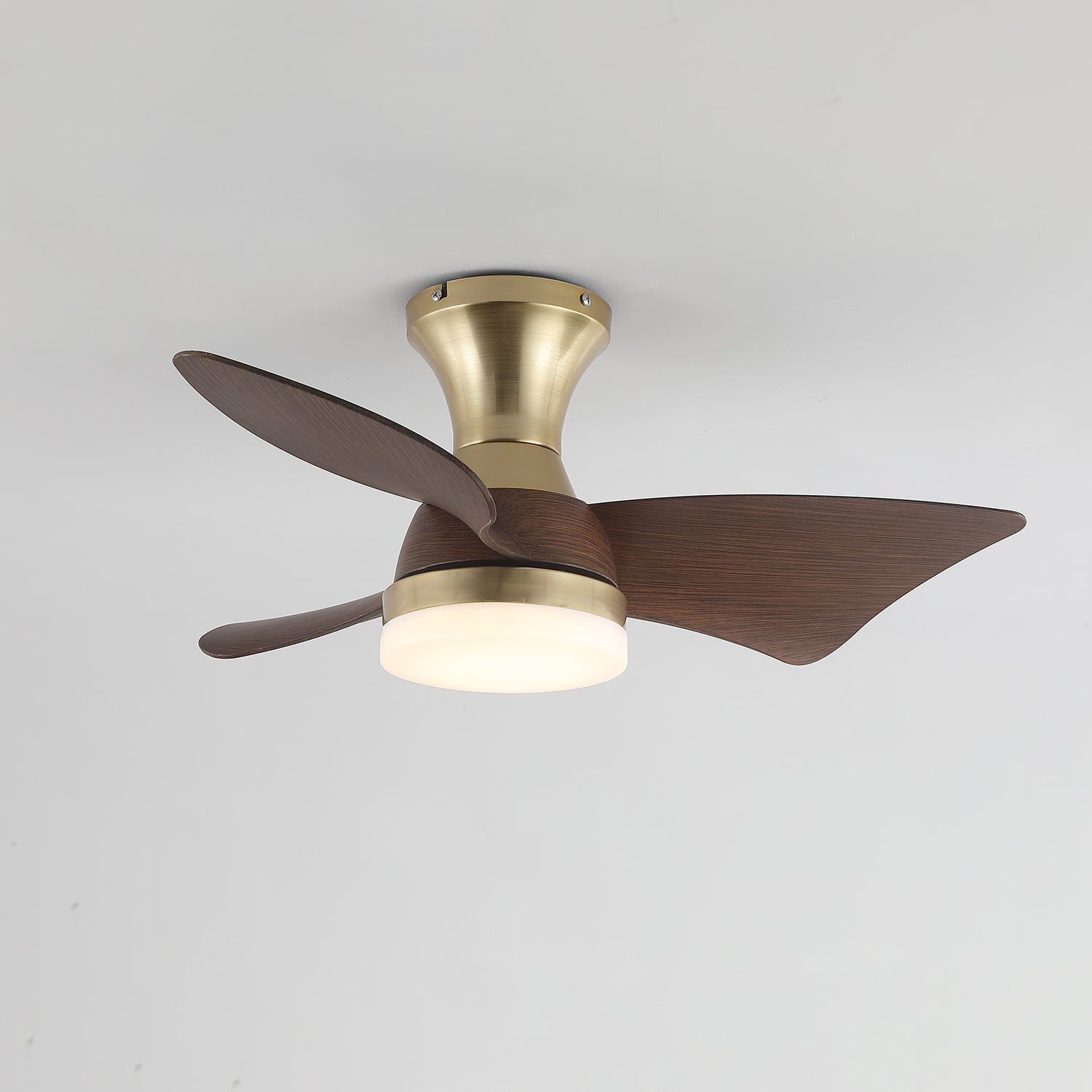Plafonnier Ventilateur Aureon Moderne en Bois, montrant les différentes finitions du corps