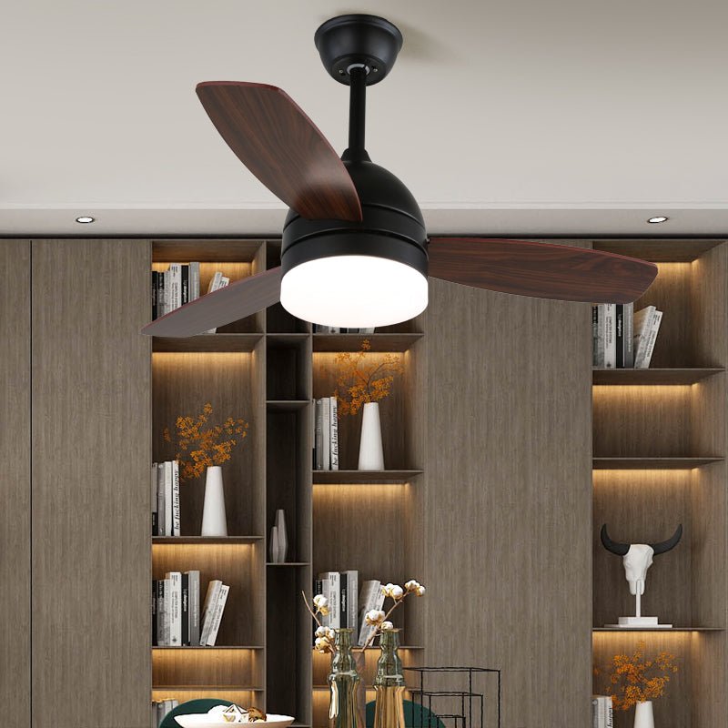 Ventilateur-lumière Selena éclairant une pièce avec LED intégrée.