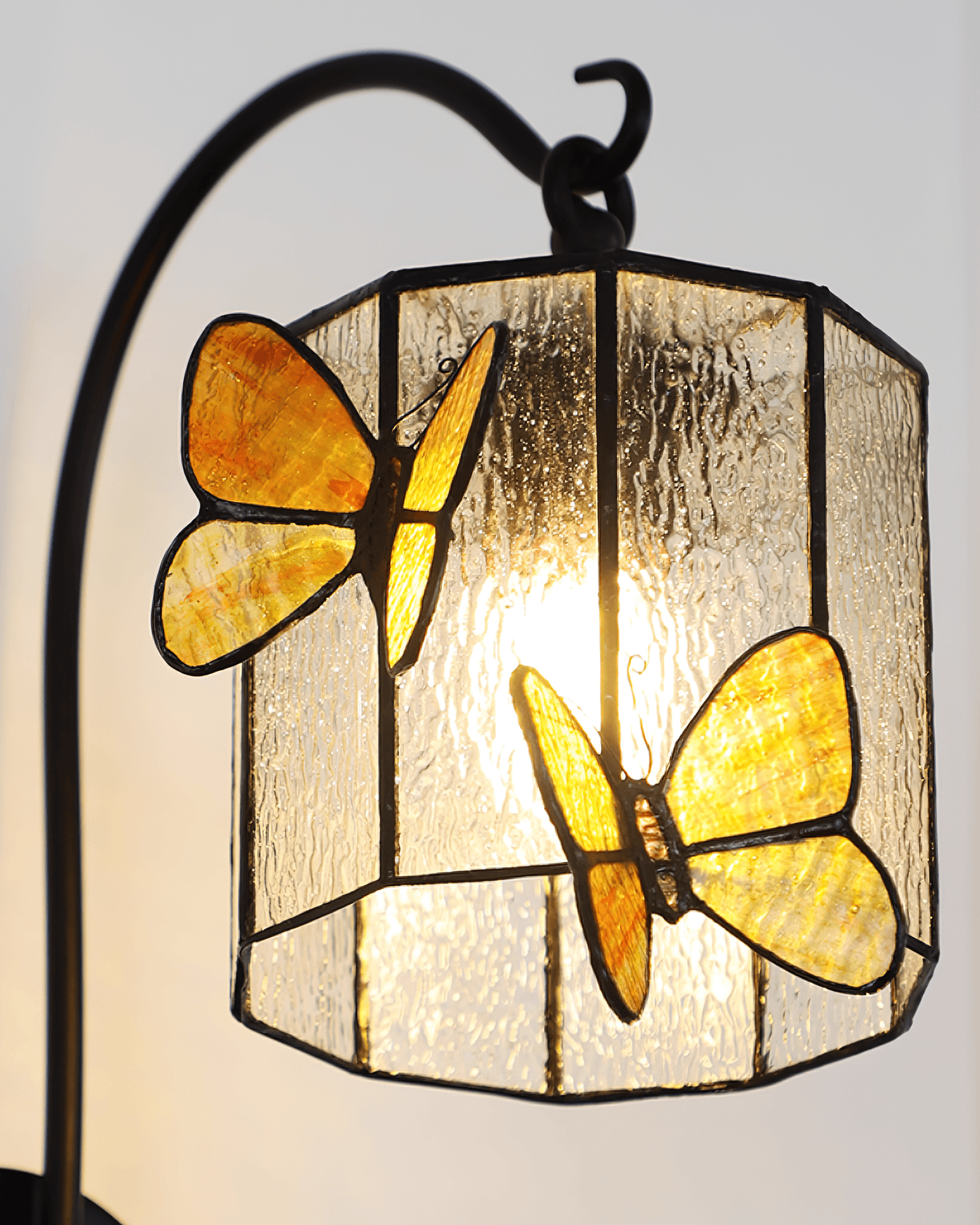 Tiffany Applique Murale Abat-jour en Verre Papillon Rose Jaune Art - Neutralighting
