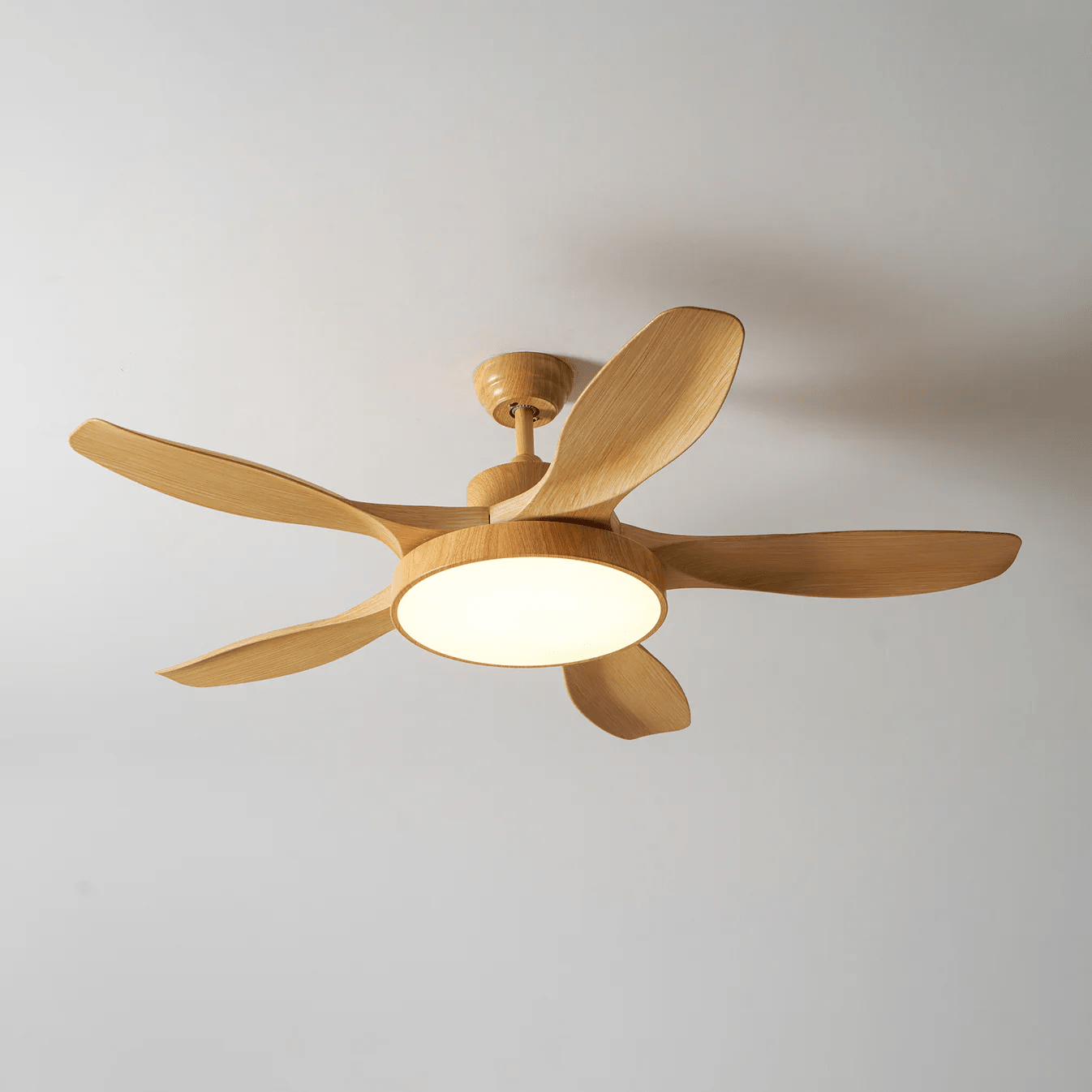 Plafonnier ventilateur StillWind dans une salle à manger