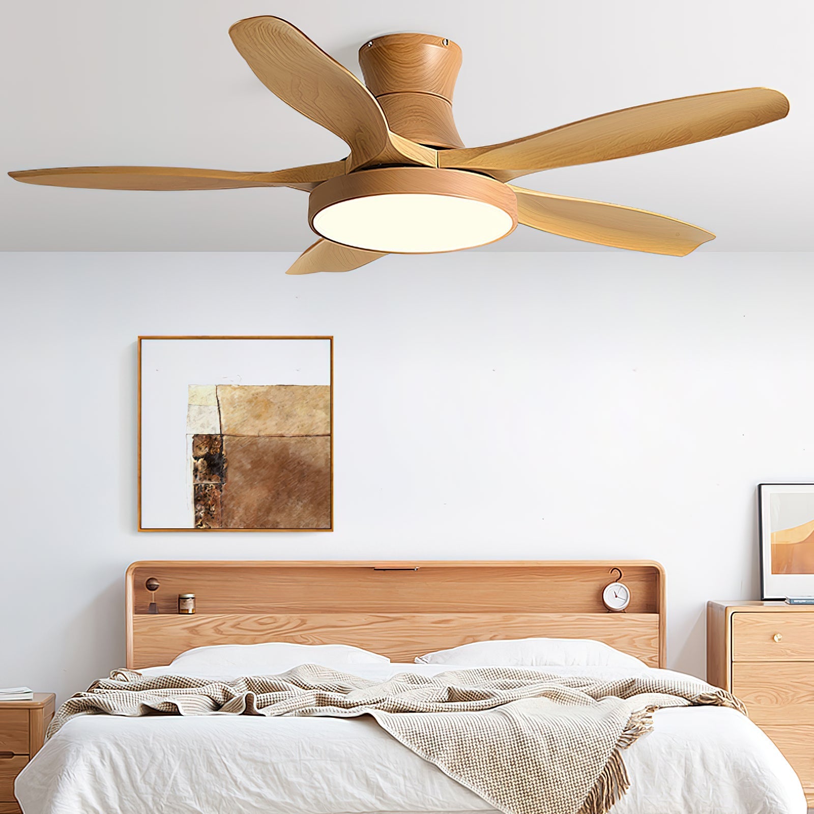 Plafonnier ventilateur StillWind démontrant son montage au plafond