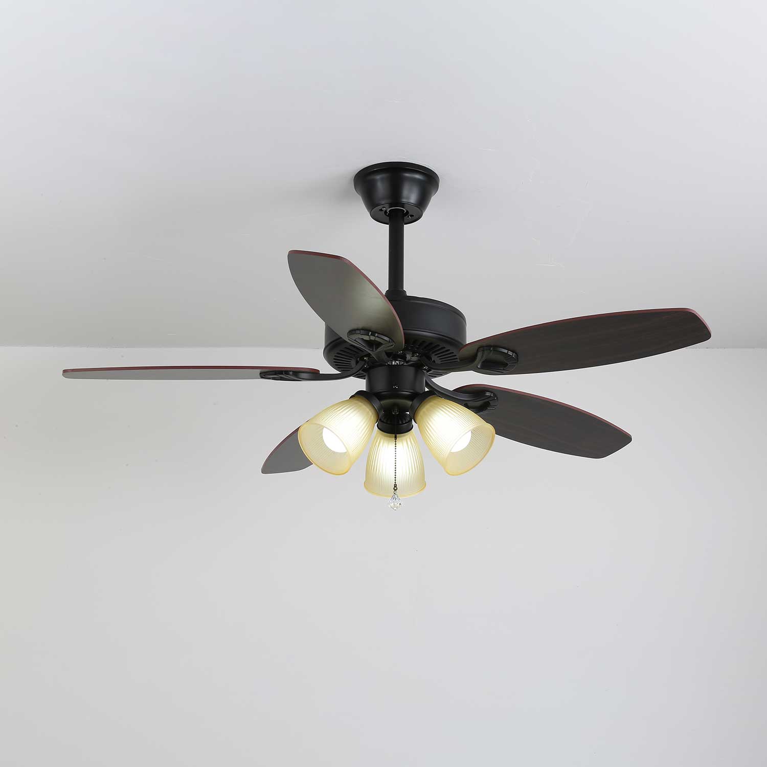 Plafonnier Ventilateur Calviera en Bois et Verre Vintage, vue détaillée du moteur