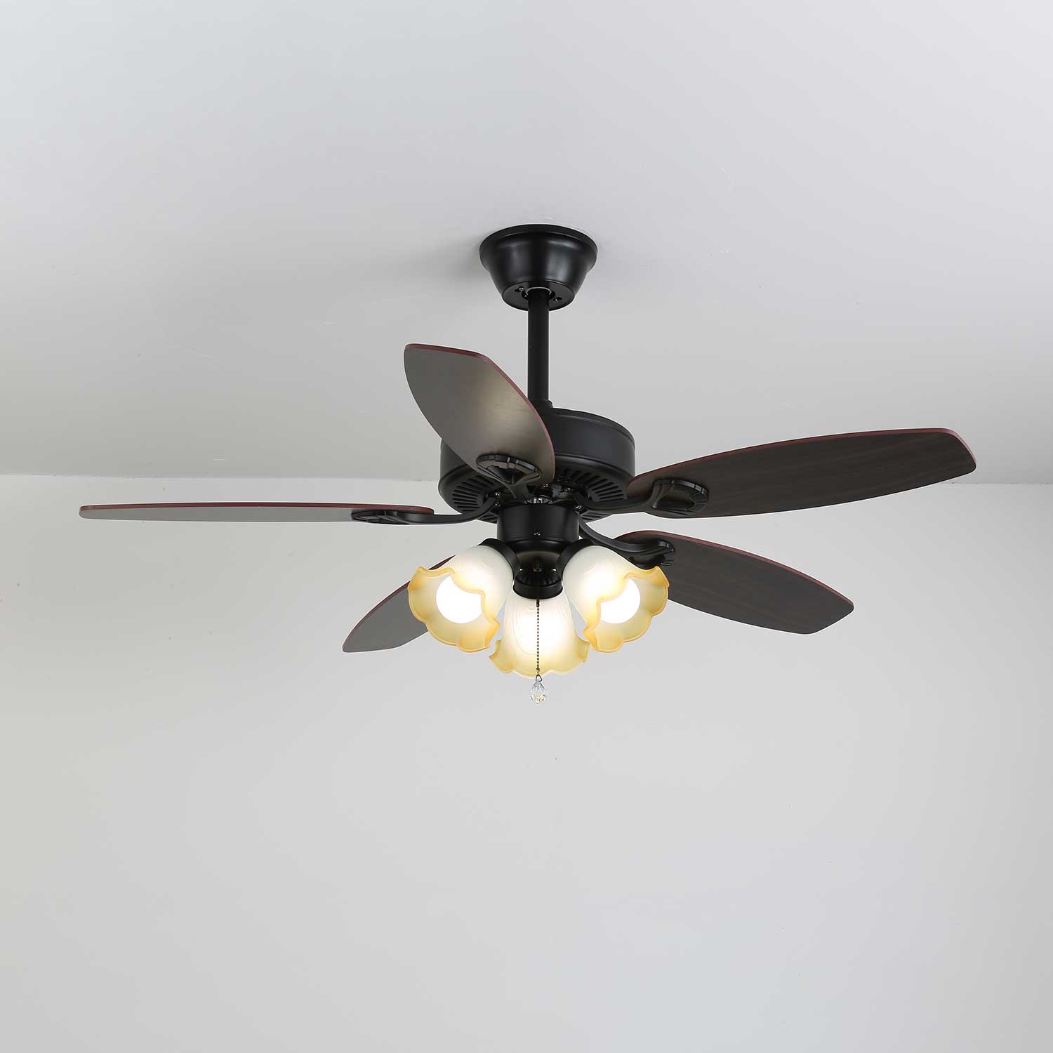 Plafonnier Ventilateur Calviera en Bois et Verre Vintage, montrant le câblage