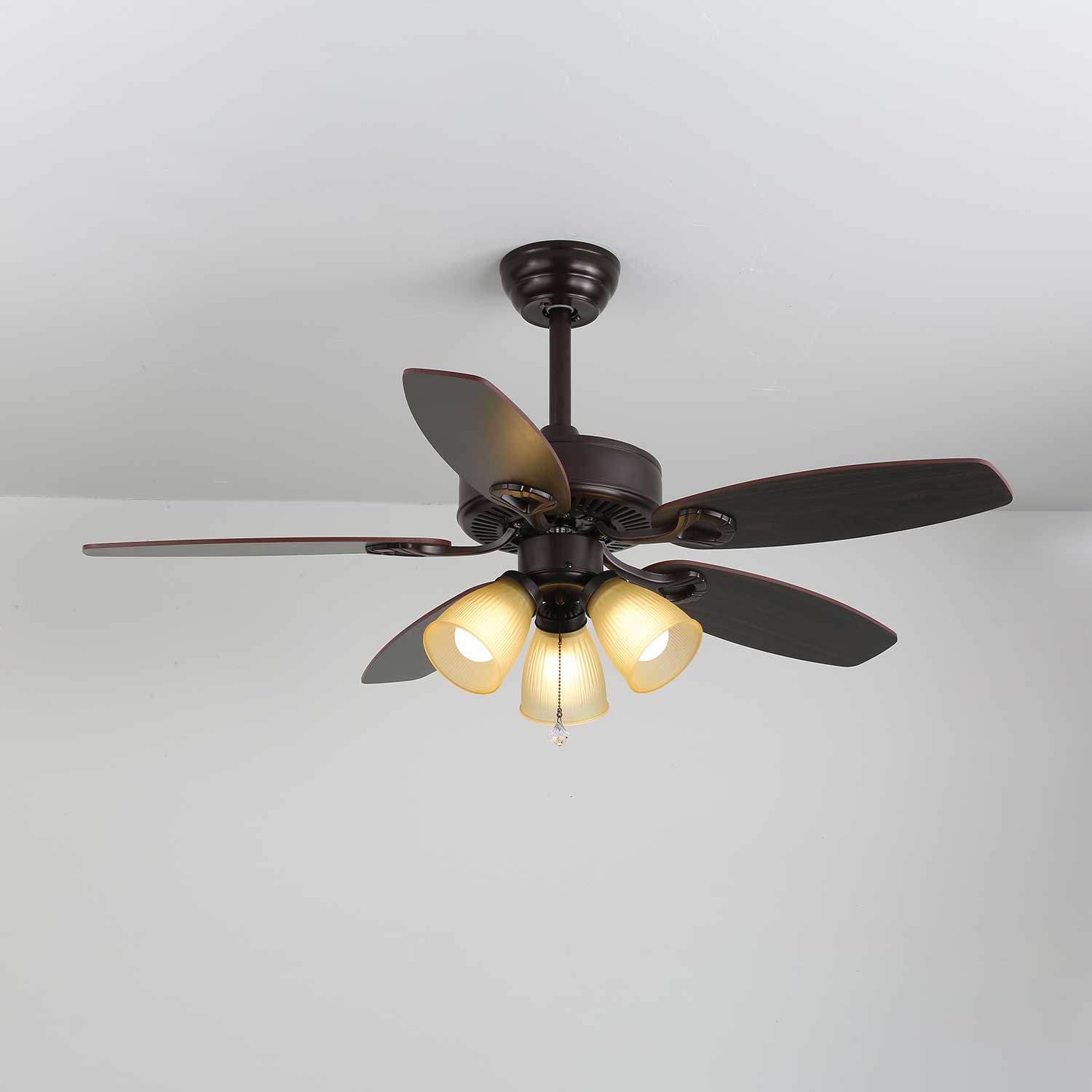 Plafonnier Ventilateur Calviera en Bois et Verre Vintage, dans une chambre
