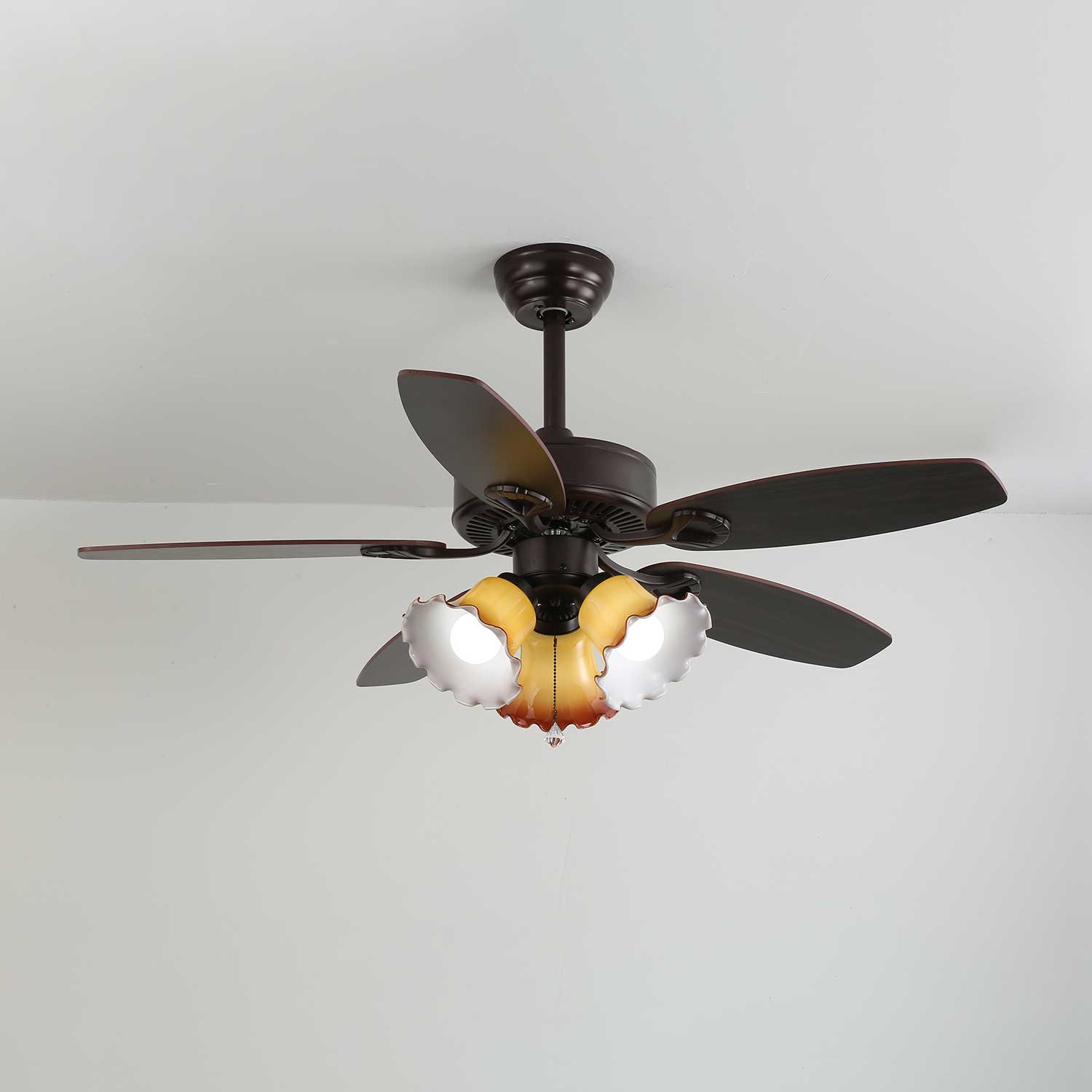 Plafonnier Ventilateur Calviera en Bois et Verre Vintage, dans une salle à manger
