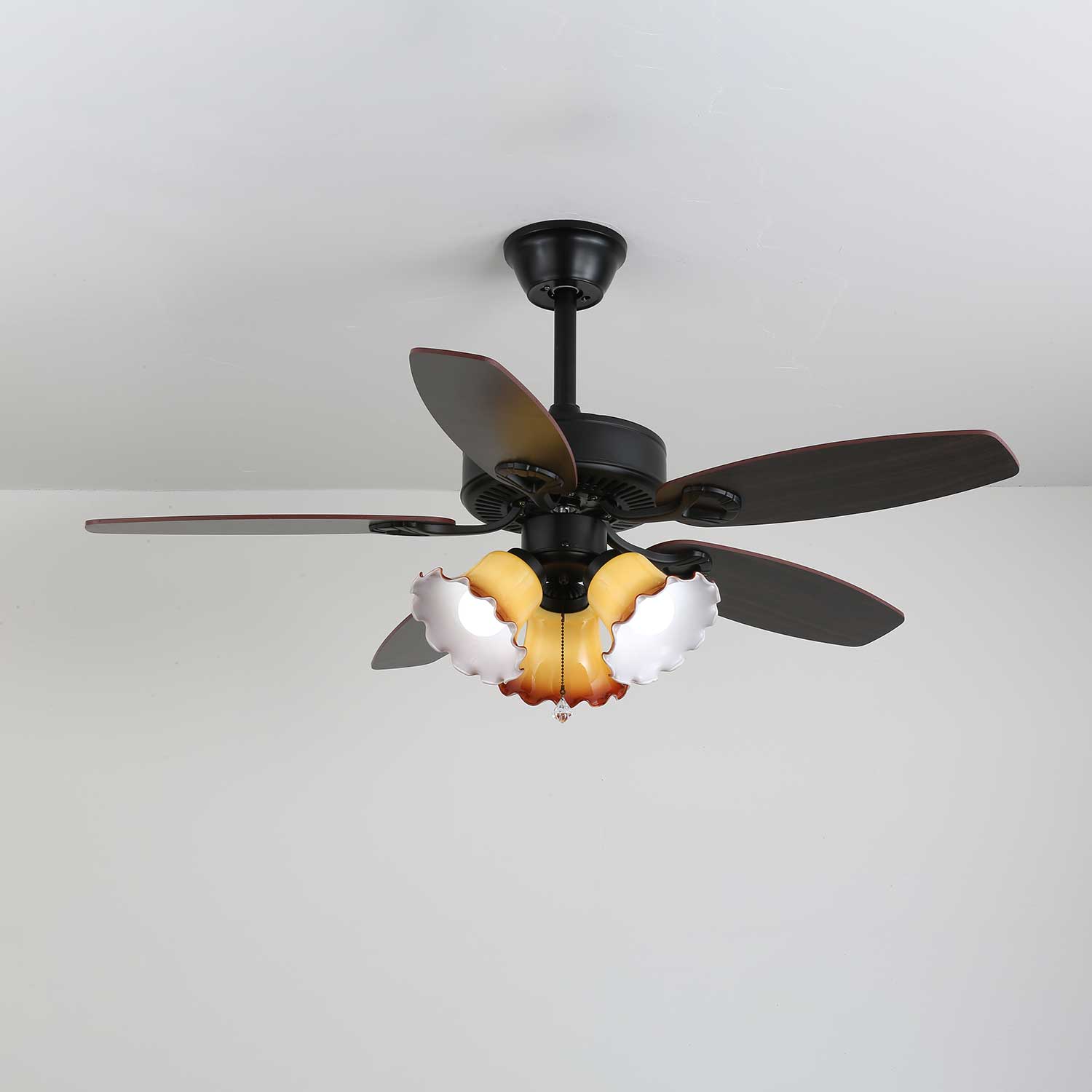 Plafonnier Ventilateur Calviera en Bois et Verre Vintage, présentant différentes finitions