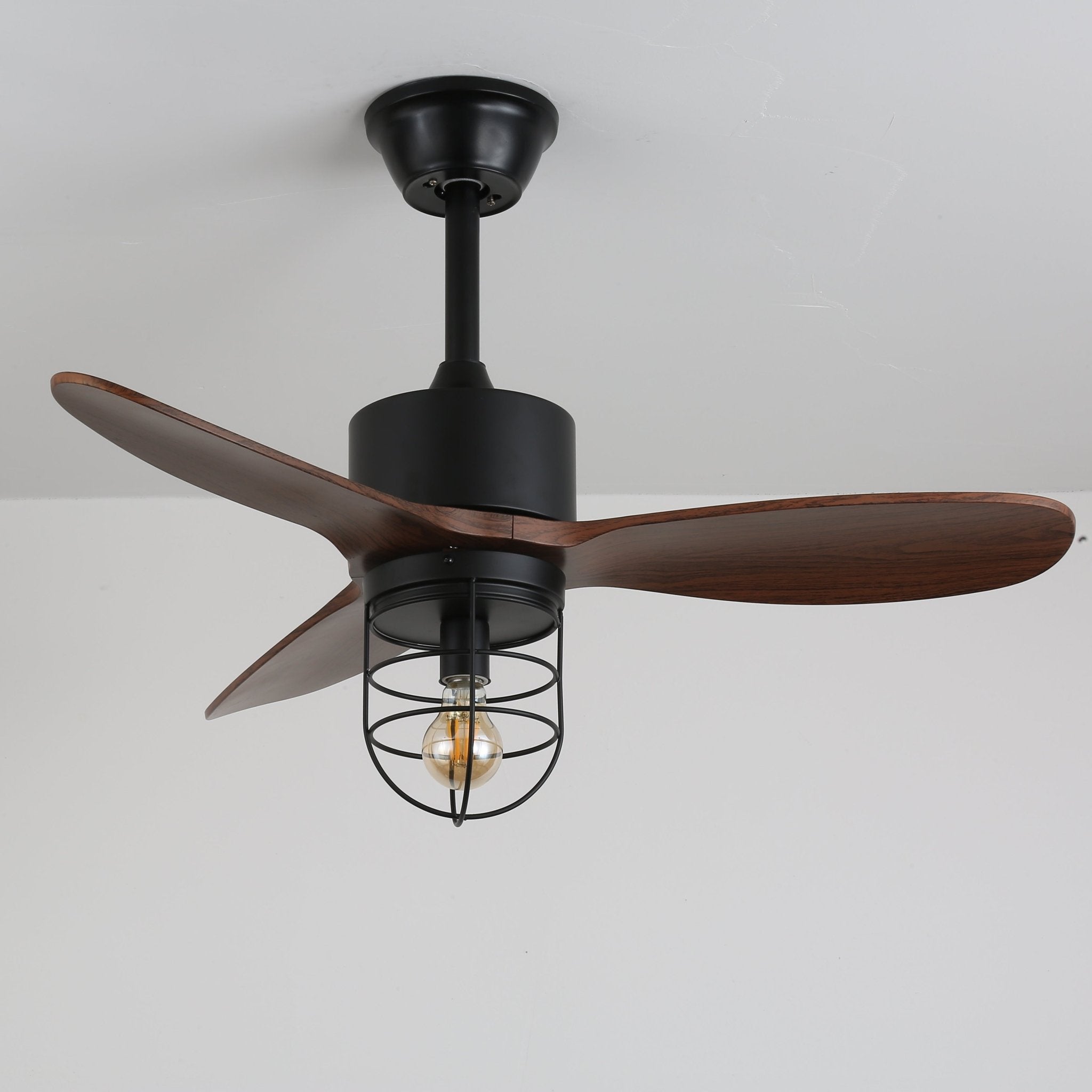Ventilateur de plafond industriel en bois Brisora avec ventilateur fonctionnant à grande vitesse