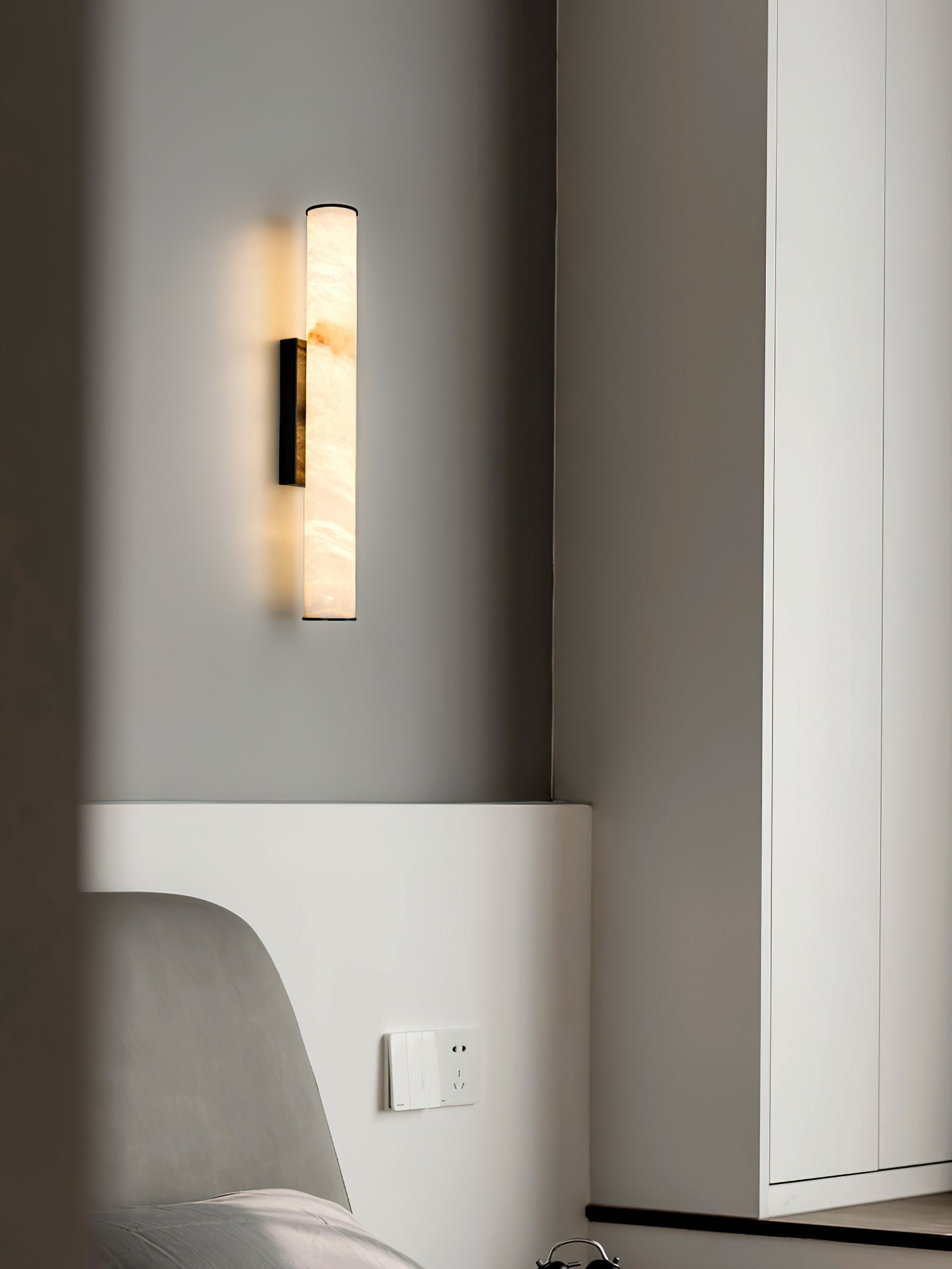 Arcus Lampe Murale Applique Style Élégant Minimaliste Moderne en Laiton et Albâtre - Neutralighting