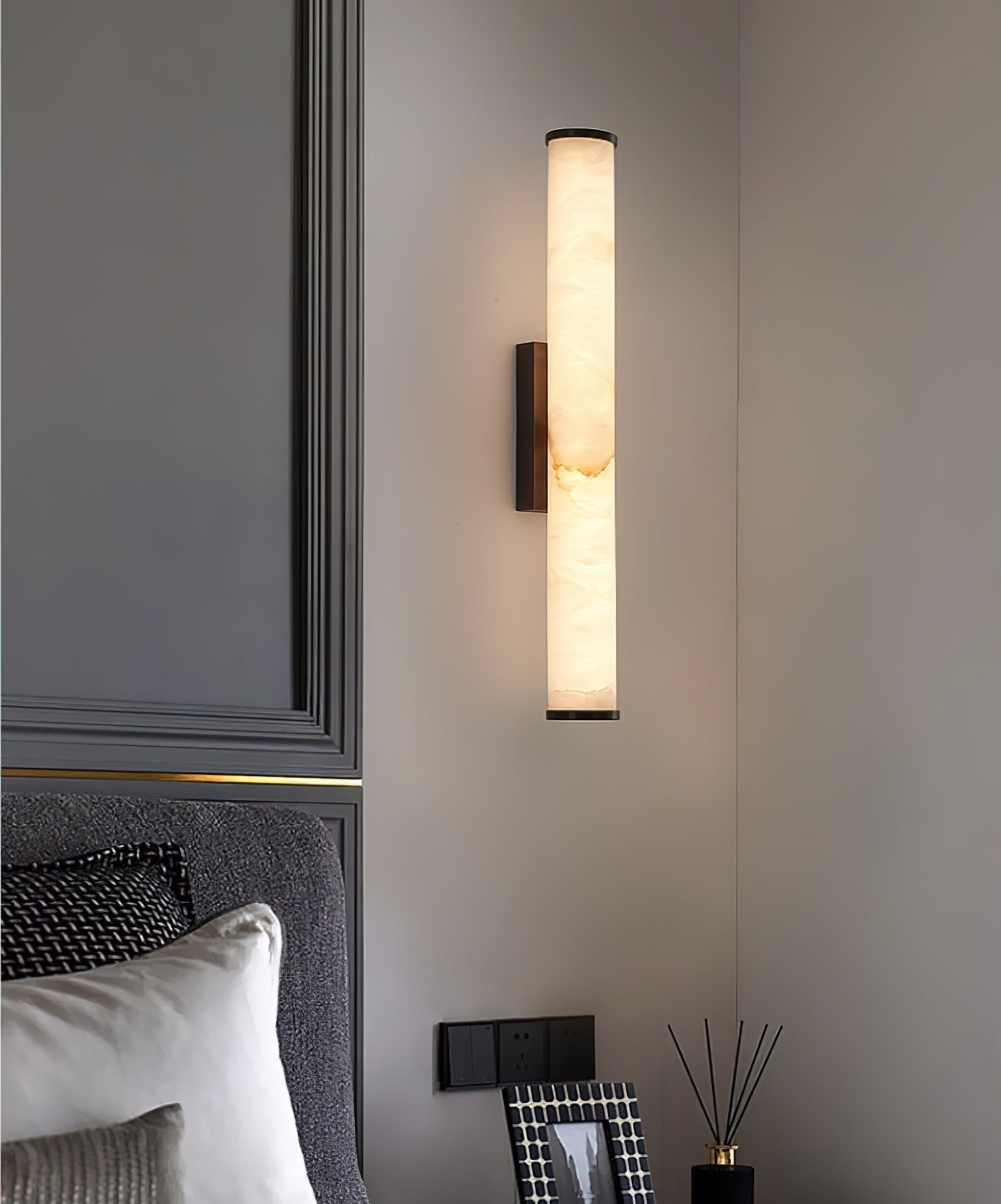 Arcus Lampe Murale Applique Style Élégant Minimaliste Moderne en Laiton et Albâtre - Neutralighting