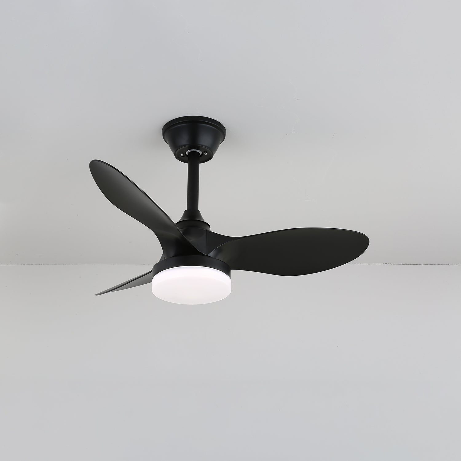 Détail du moteur en cuivre pur du plafonnier ventilateur Aelric