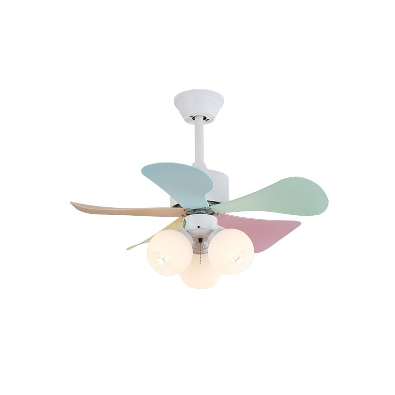 Vue détaillée du plafonnier ventilateur Liora en verre multicolore