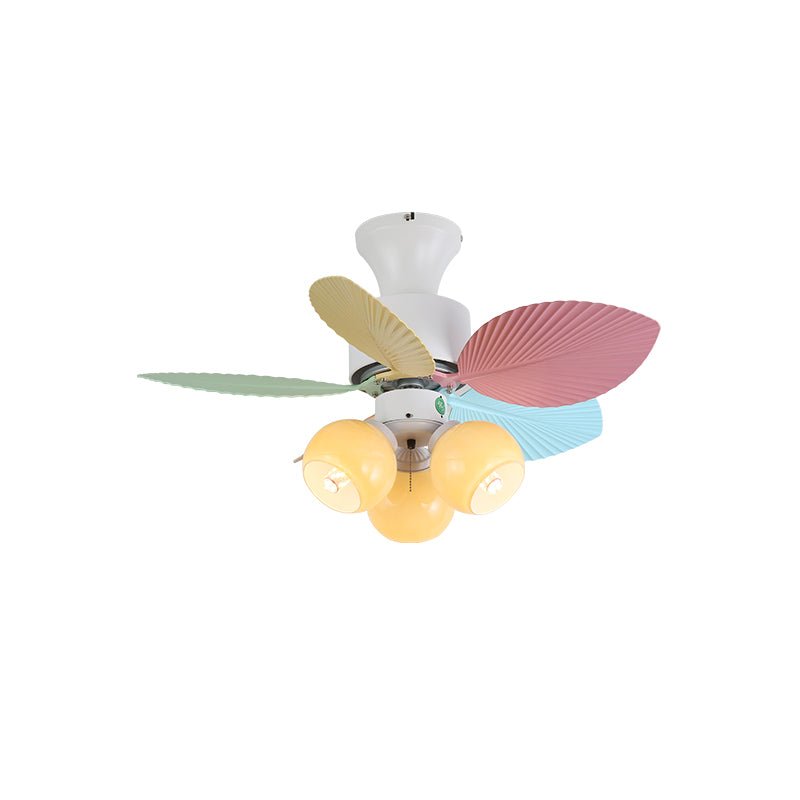 Vue détaillée du plafonnier ventilateur Liora en verre multicolore