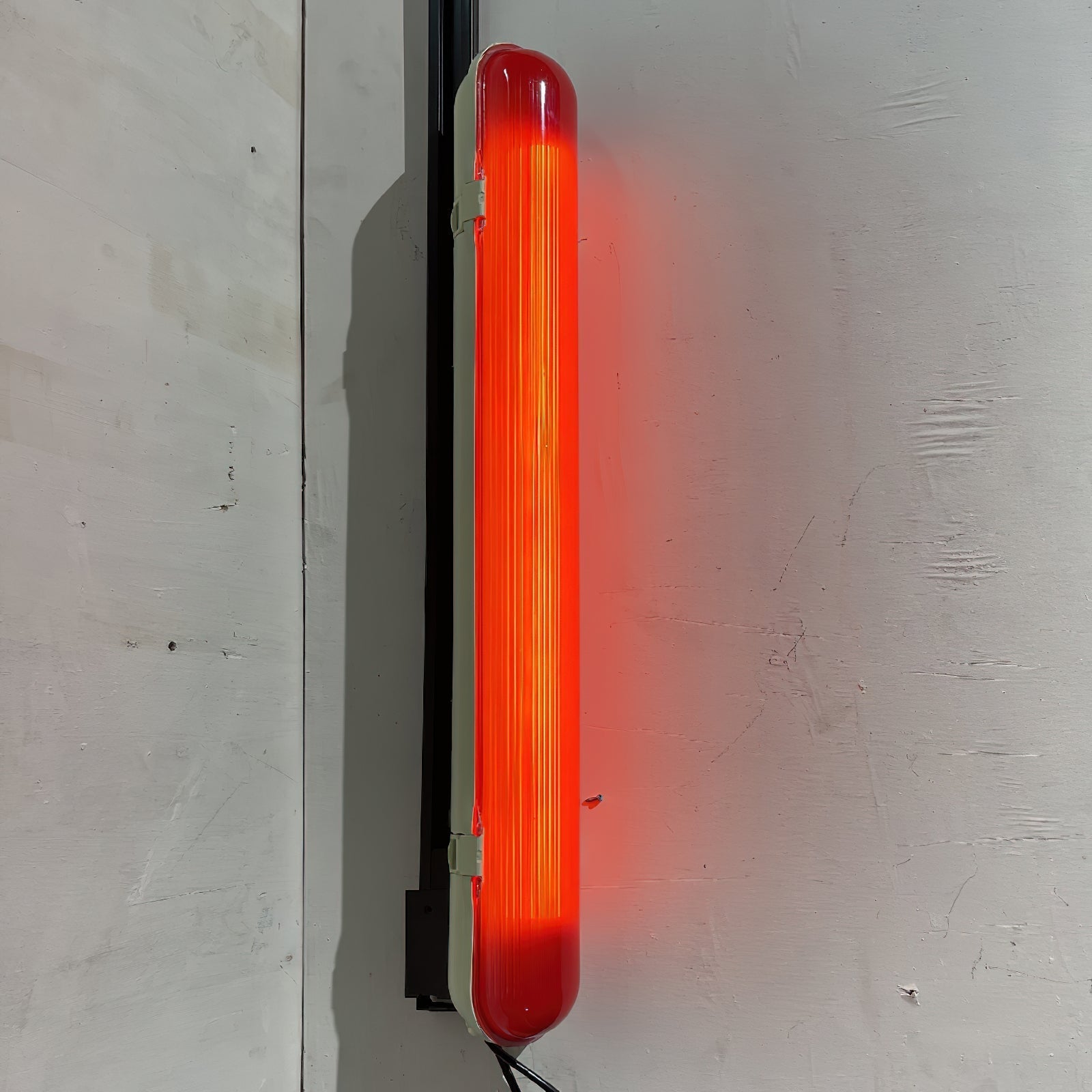 Vivid Modern Minimalist Joy Plug-in Red Plastic Wall Lamp - Lamp Copper