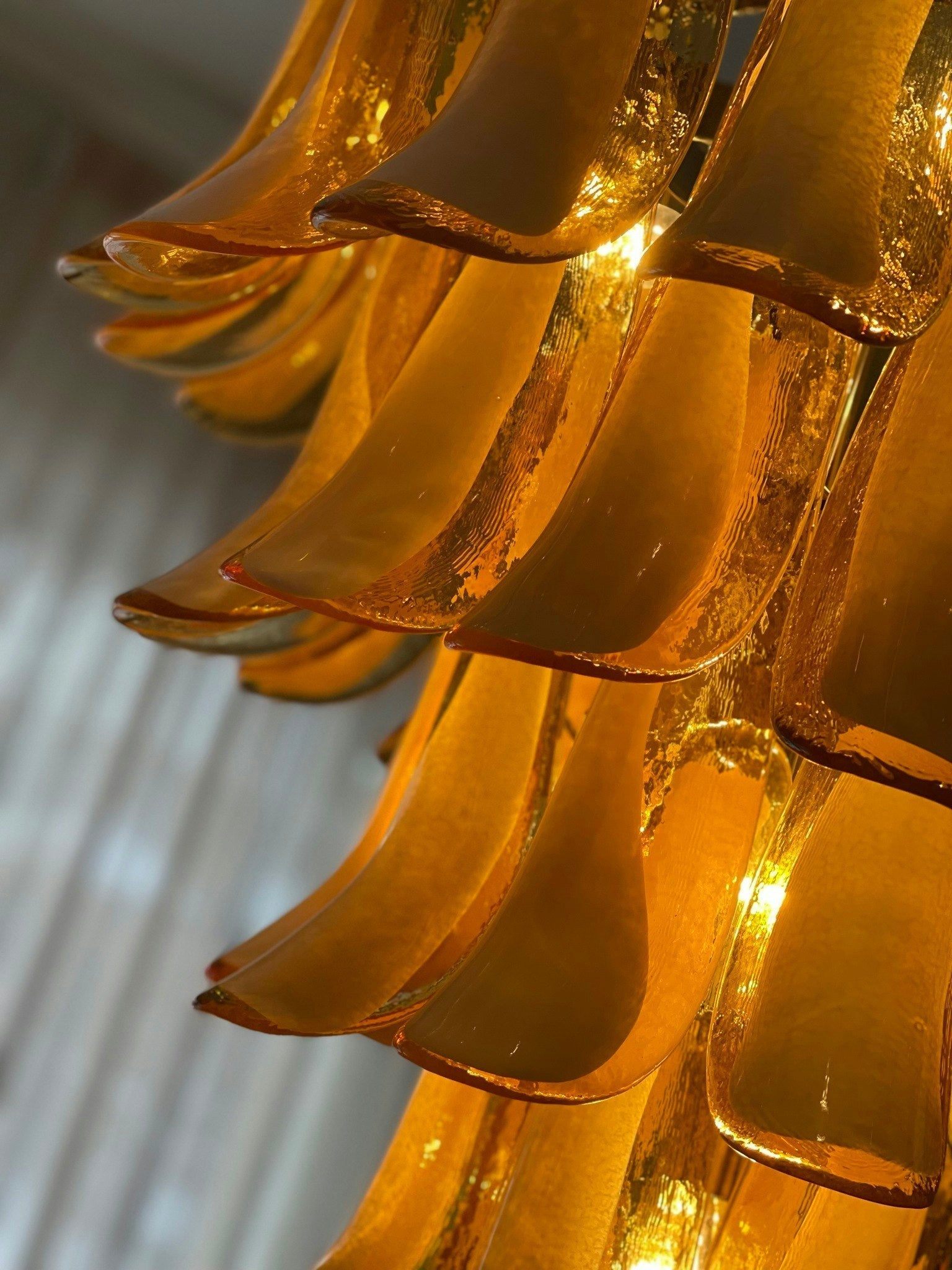 Zinc Lustre en Verre et Métal Postmoderne de Luxe en Forme de Pétale - Neutralighting