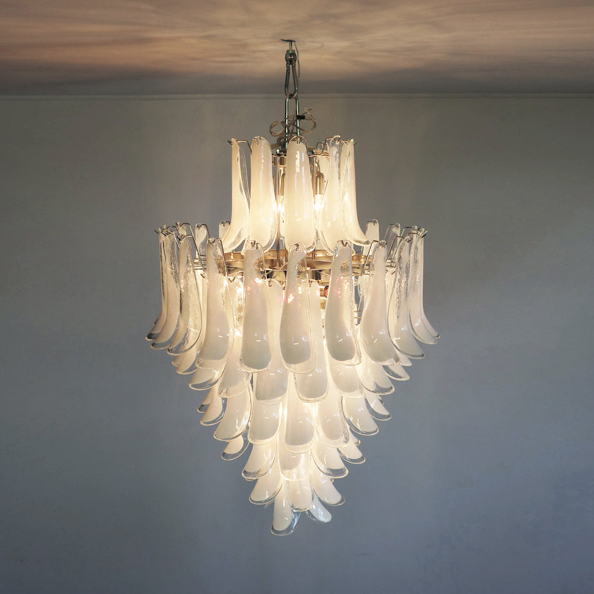 Zinc Lustre en Verre et Métal Postmoderne de Luxe en Forme de Pétale - Neutralighting