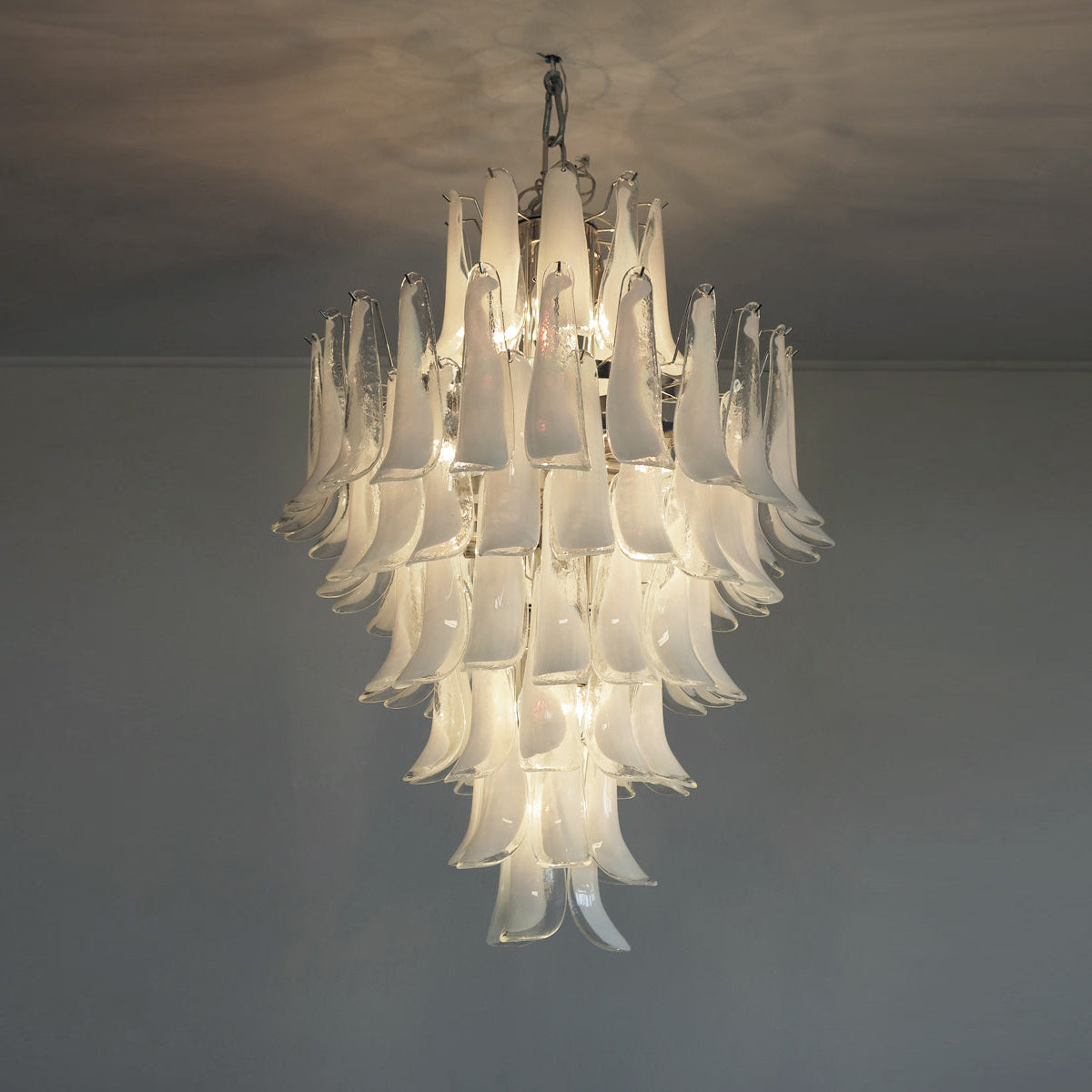 Zinc Lustre en Verre et Métal Postmoderne de Luxe en Forme de Pétale - Neutralighting