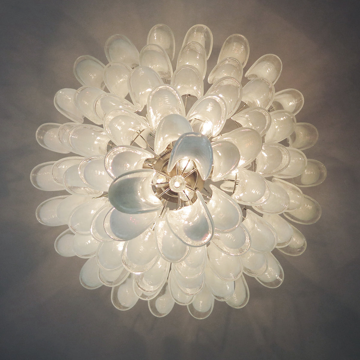 Zinc Lustre en Verre et Métal Postmoderne de Luxe en Forme de Pétale - Neutralighting