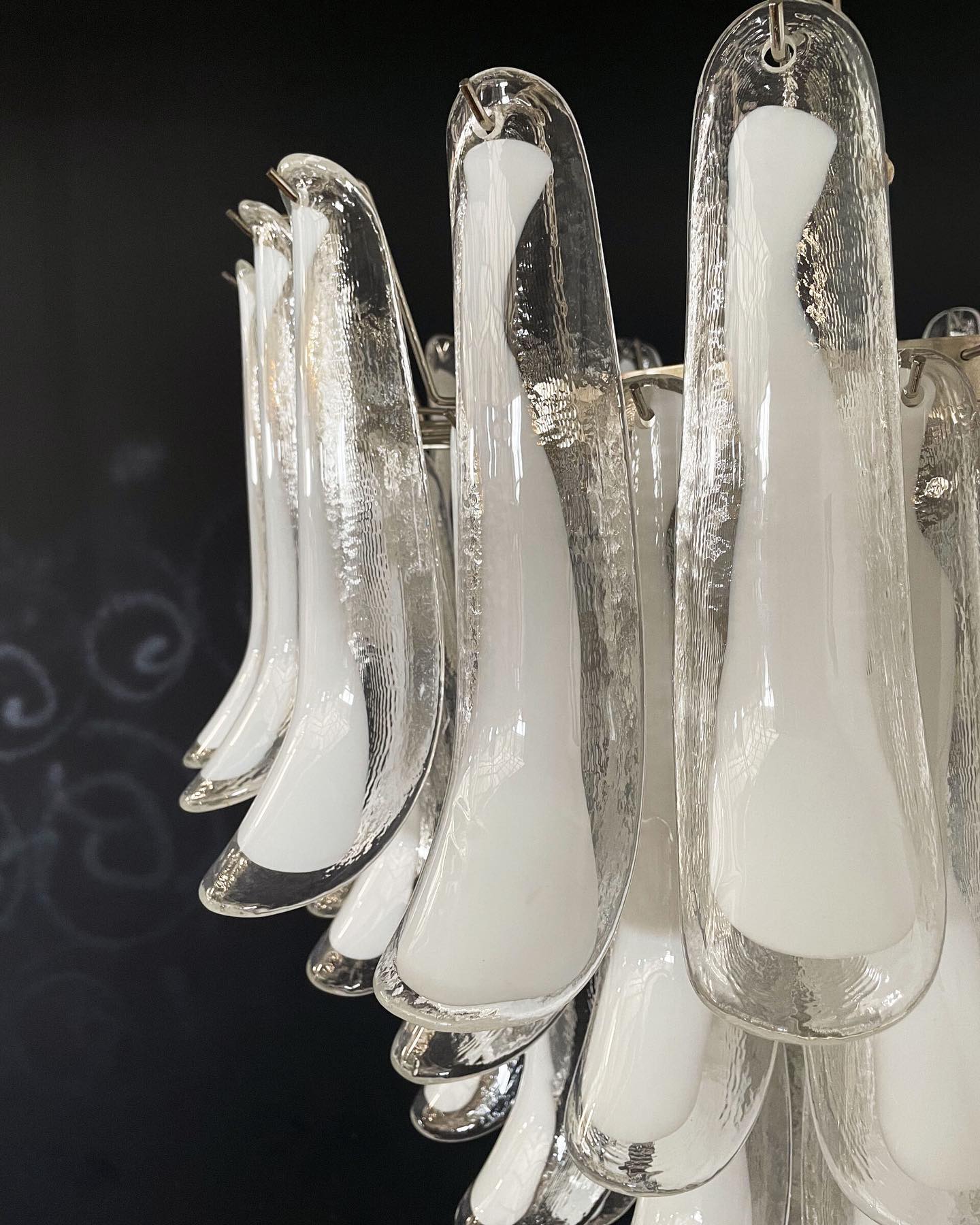 Zinc Lustre en Verre et Métal Postmoderne de Luxe en Forme de Pétale - Neutralighting