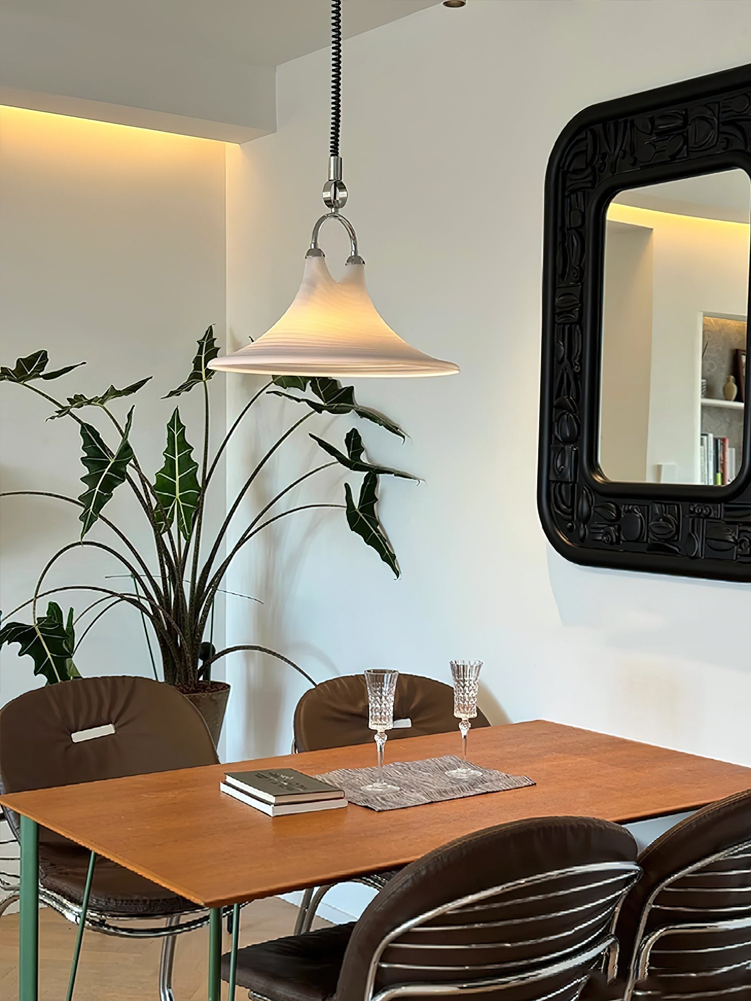Aria Lustre en Plastique à Créativité Individuelle en Forme de Trompette - Neutralighting